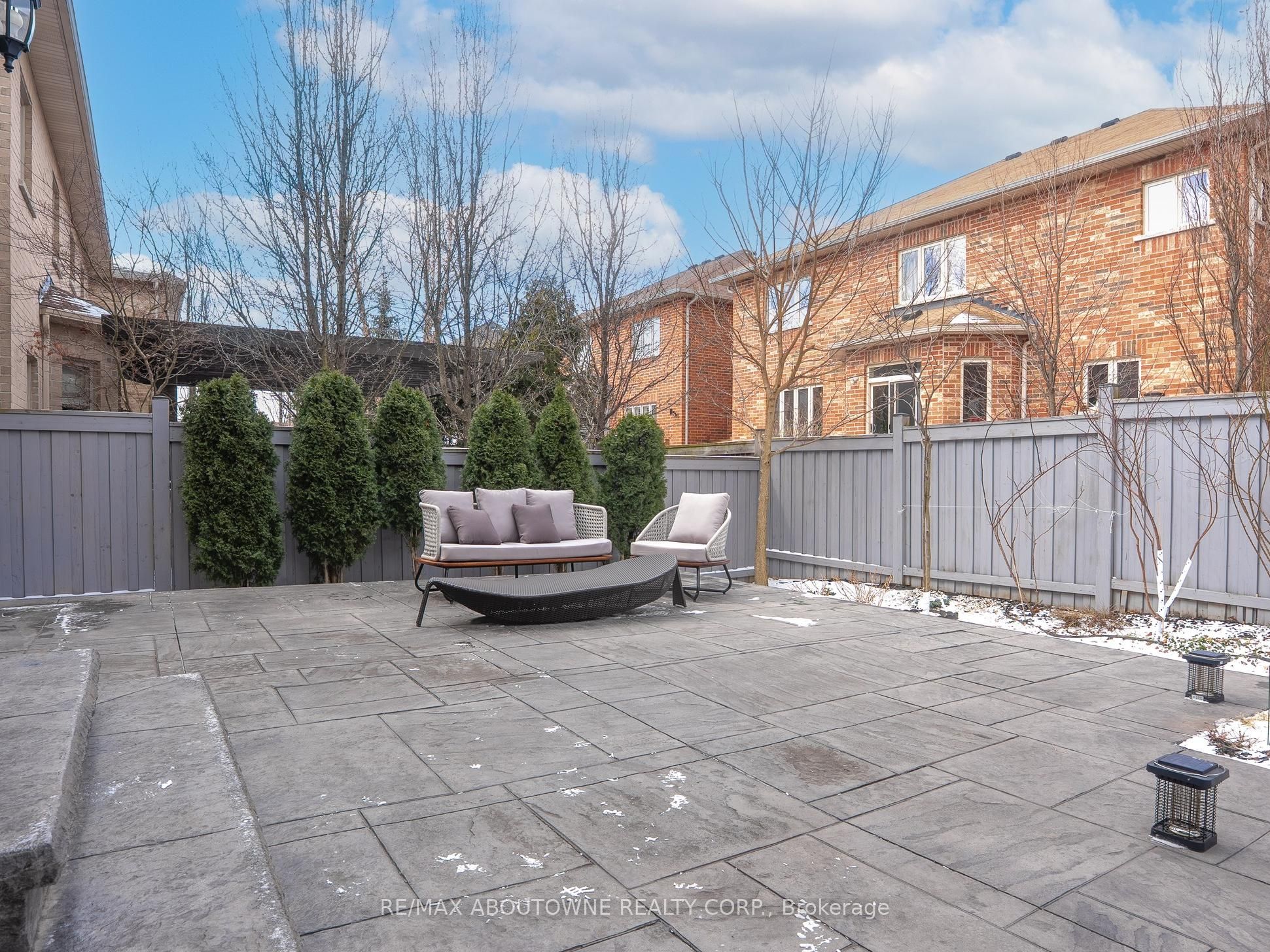 591 Hidden Trail, Oakville ‣ W12902904 591 Hidden Trail, Oakville ‣ W12902904