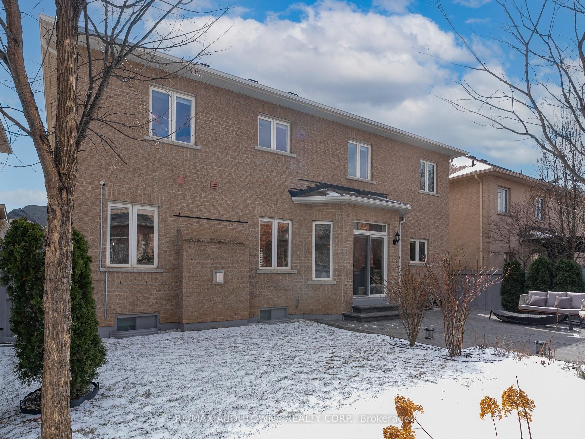 591 Hidden Trail, Oakville ‣ W12902904 591 Hidden Trail, Oakville ‣ W12902904