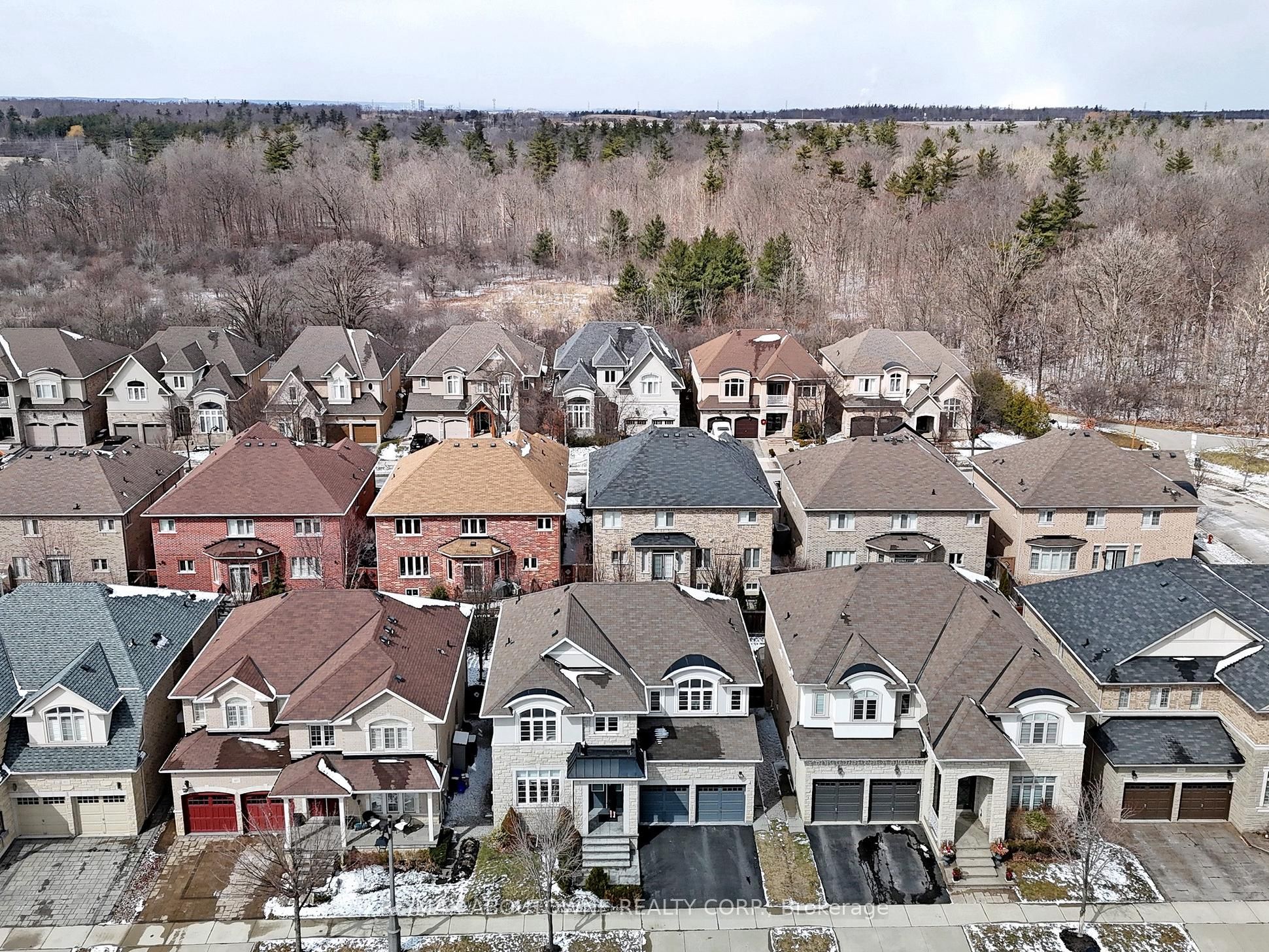 591 Hidden Trail, Oakville ‣ W12902904 591 Hidden Trail, Oakville ‣ W12902904