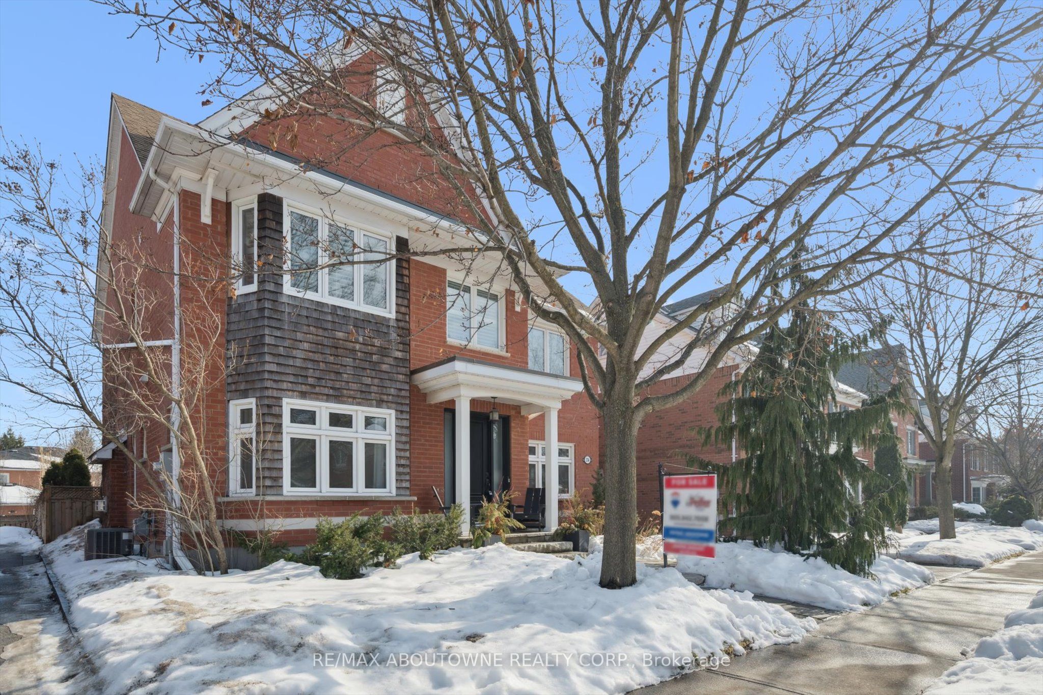 256 Lexington Road, Oakville ‣ W12903018 256 Lexington Road, Oakville ‣ W12903018