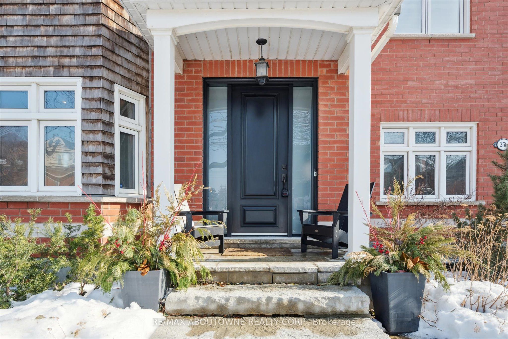 256 Lexington Road, Oakville ‣ W12903018 256 Lexington Road, Oakville ‣ W12903018