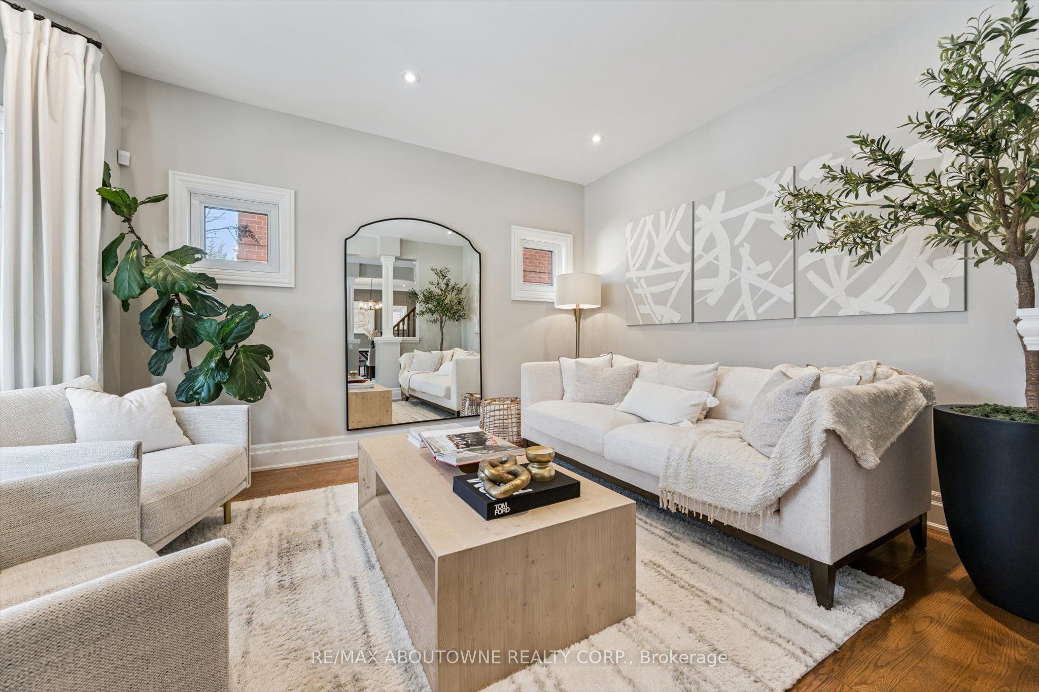 256 Lexington Road, Oakville ‣ W12903018 256 Lexington Road, Oakville ‣ W12903018