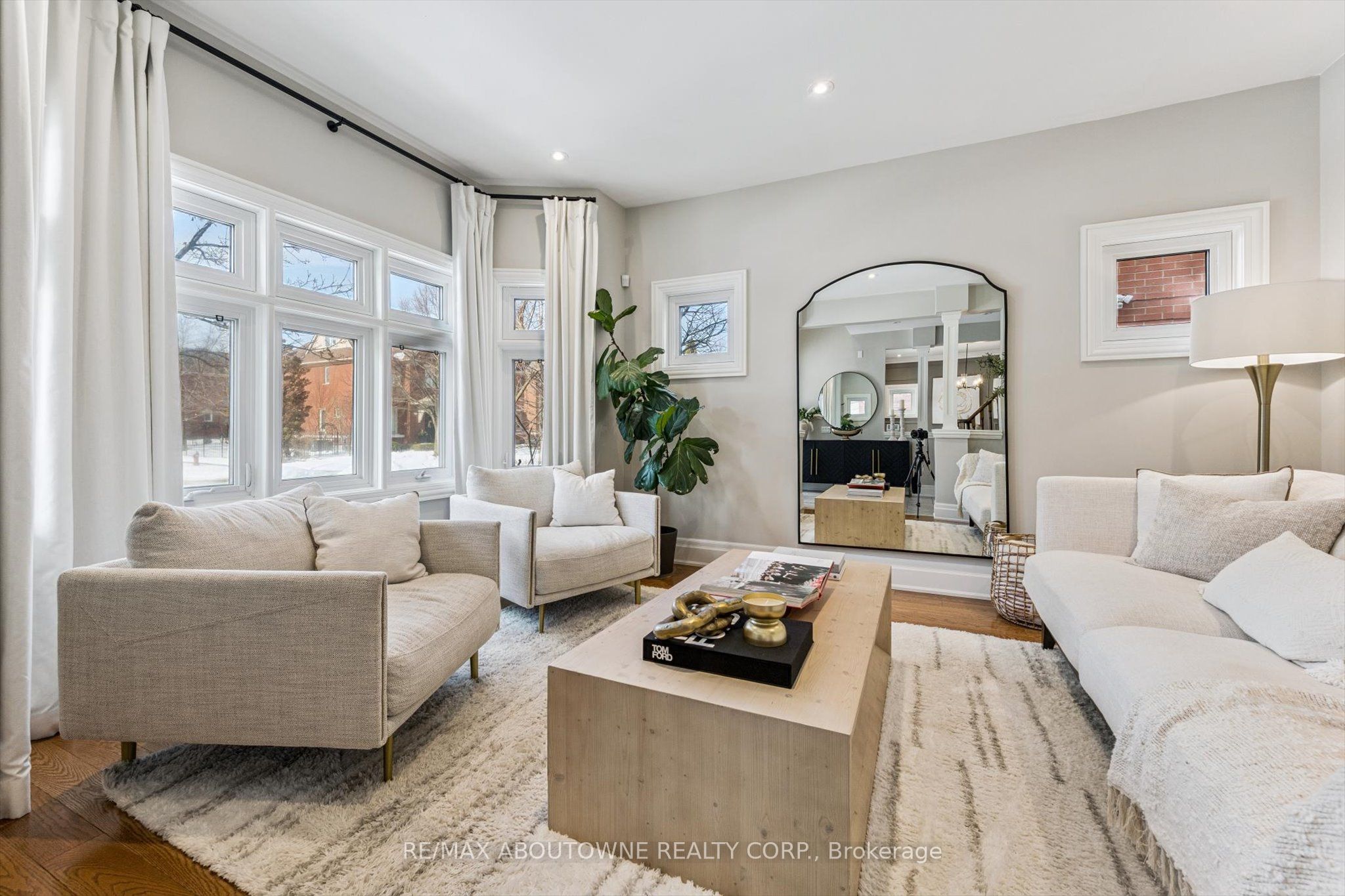 256 Lexington Road, Oakville ‣ W12903018 256 Lexington Road, Oakville ‣ W12903018