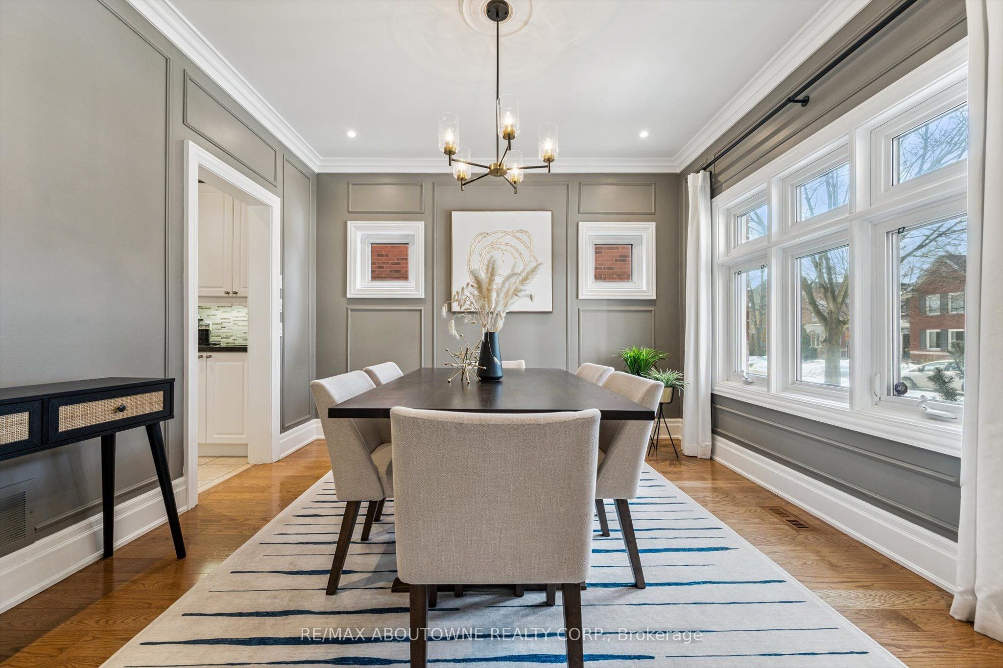 256 Lexington Road, Oakville ‣ W12903018 256 Lexington Road, Oakville ‣ W12903018