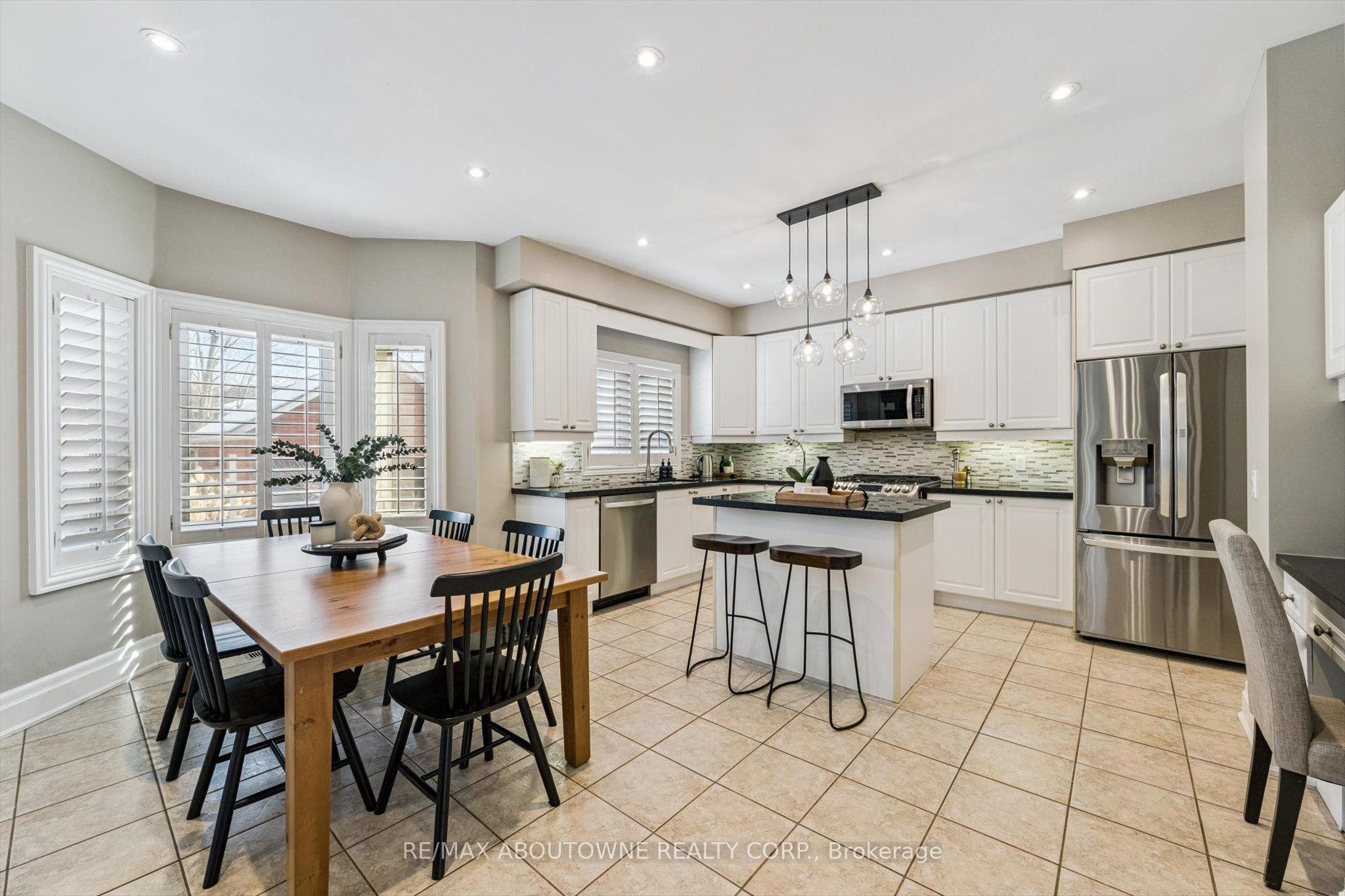 256 Lexington Road, Oakville ‣ W12903018 256 Lexington Road, Oakville ‣ W12903018