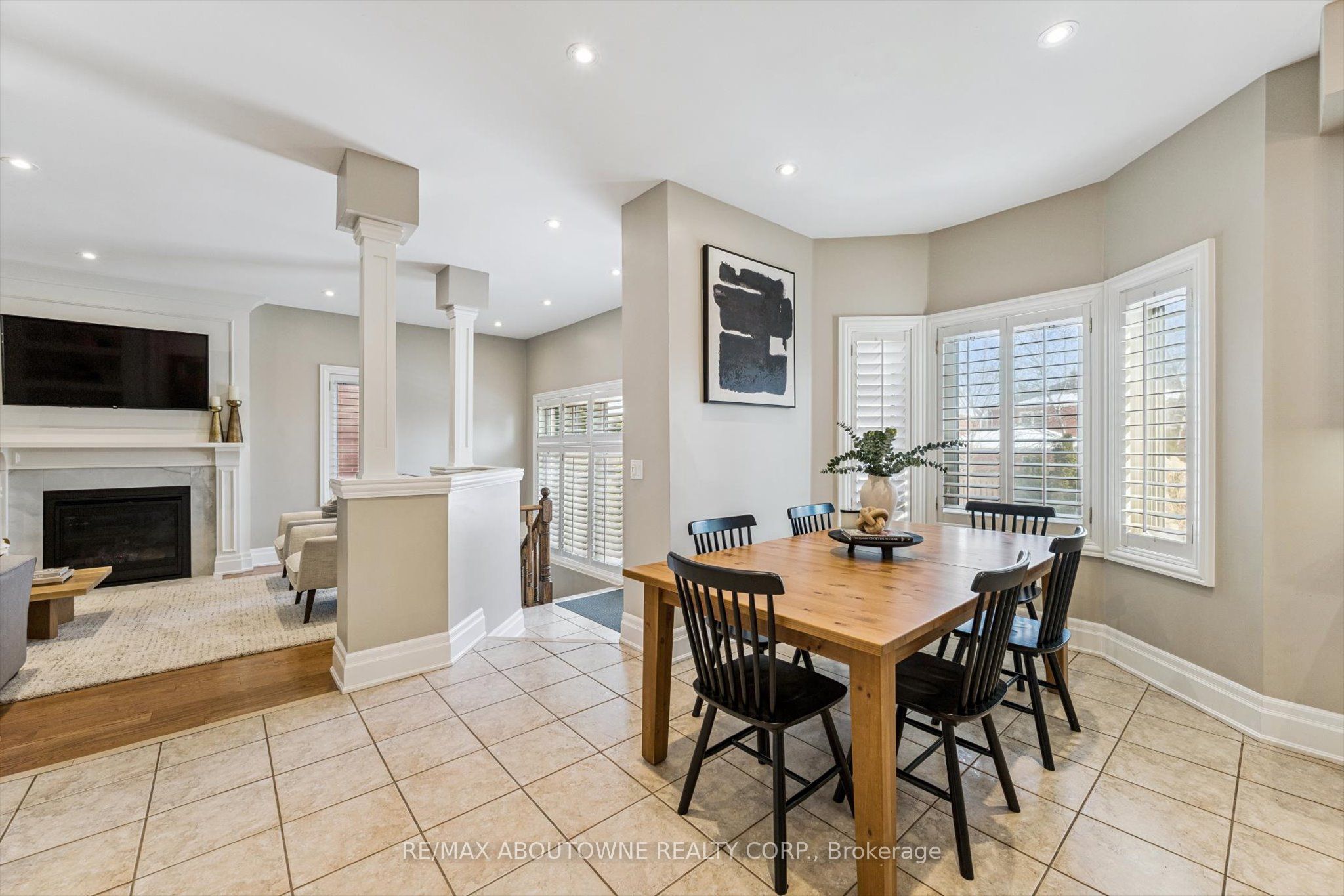 256 Lexington Road, Oakville ‣ W12903018 256 Lexington Road, Oakville ‣ W12903018