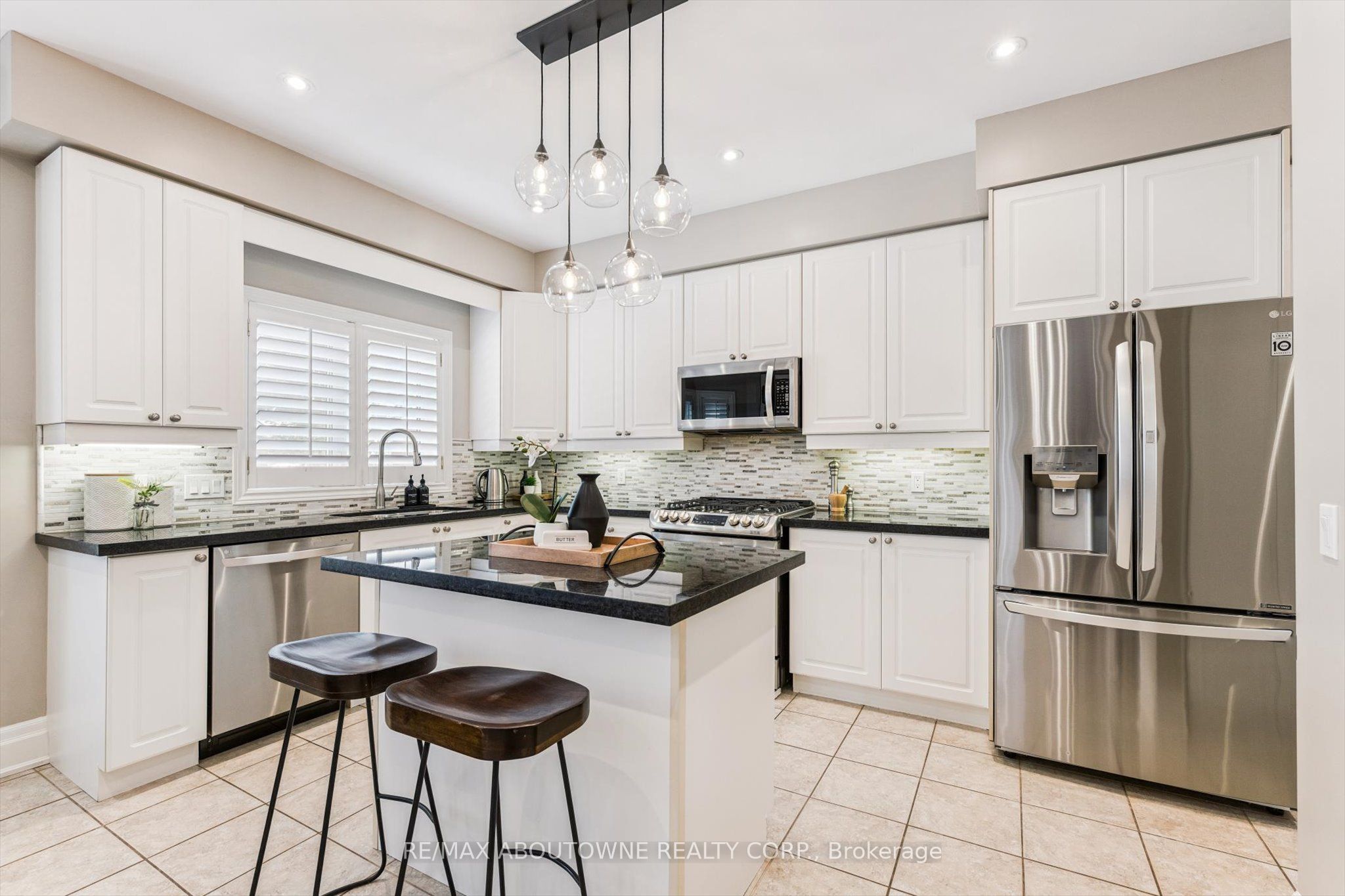 256 Lexington Road, Oakville ‣ W12903018 256 Lexington Road, Oakville ‣ W12903018