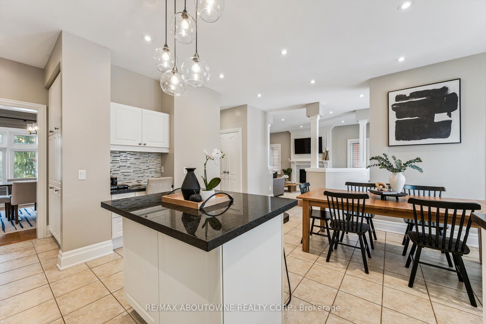 256 Lexington Road, Oakville ‣ W12903018 256 Lexington Road, Oakville ‣ W12903018