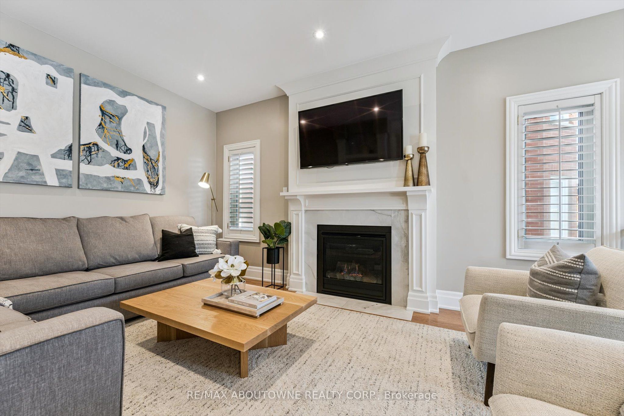 256 Lexington Road, Oakville ‣ W12903018 256 Lexington Road, Oakville ‣ W12903018