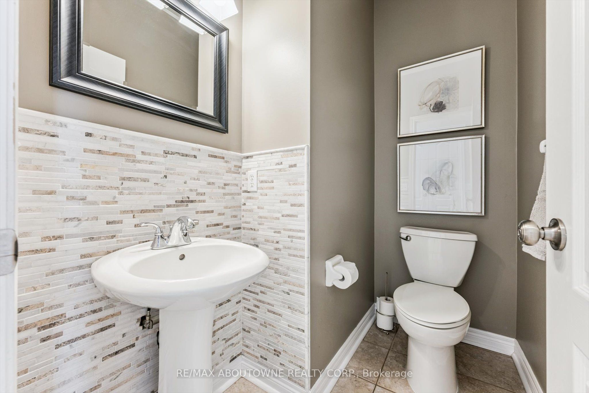 256 Lexington Road, Oakville ‣ W12903018 256 Lexington Road, Oakville ‣ W12903018