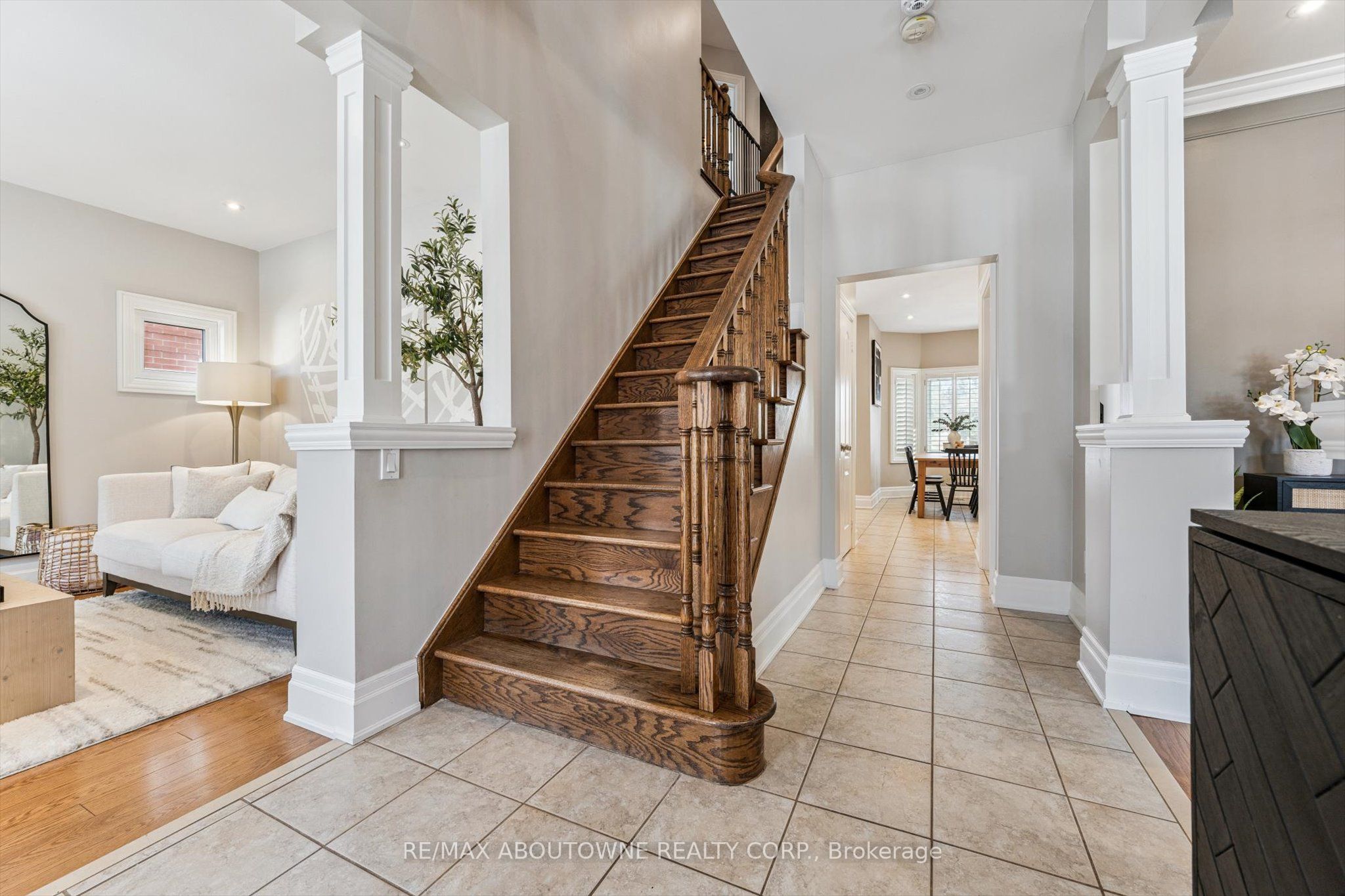 256 Lexington Road, Oakville ‣ W12903018 256 Lexington Road, Oakville ‣ W12903018