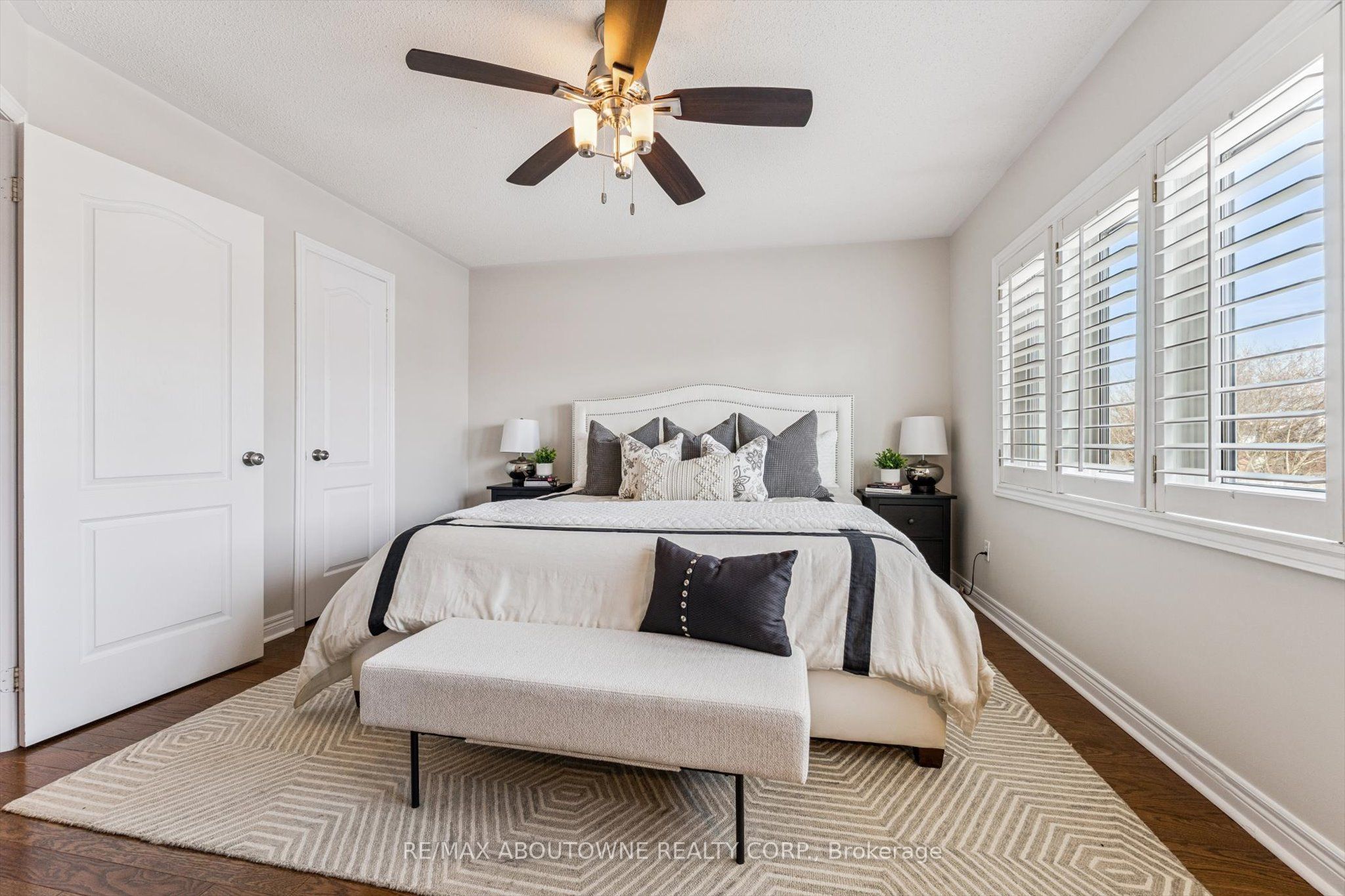 256 Lexington Road, Oakville ‣ W12903018 256 Lexington Road, Oakville ‣ W12903018