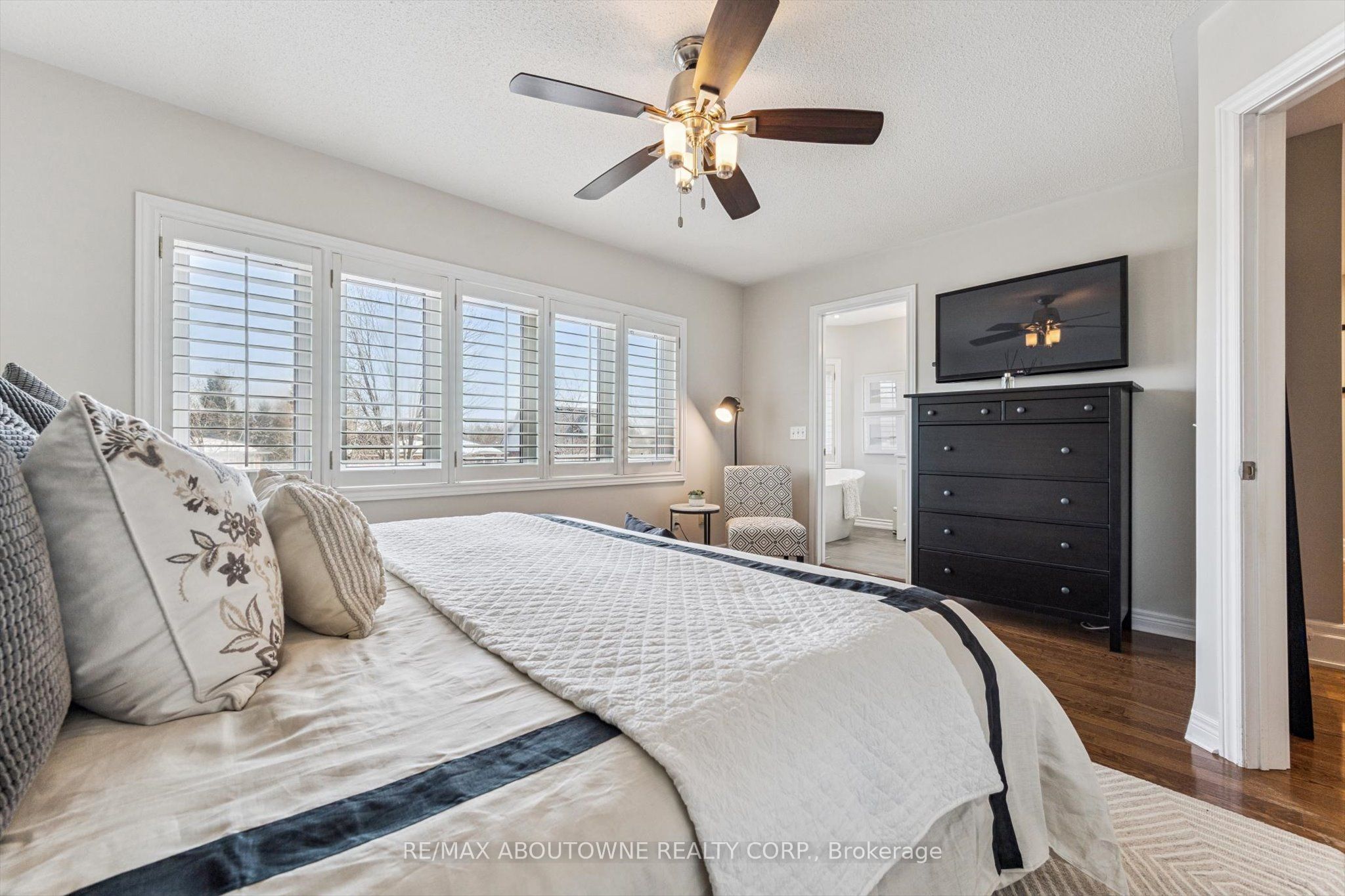 256 Lexington Road, Oakville ‣ W12903018 256 Lexington Road, Oakville ‣ W12903018