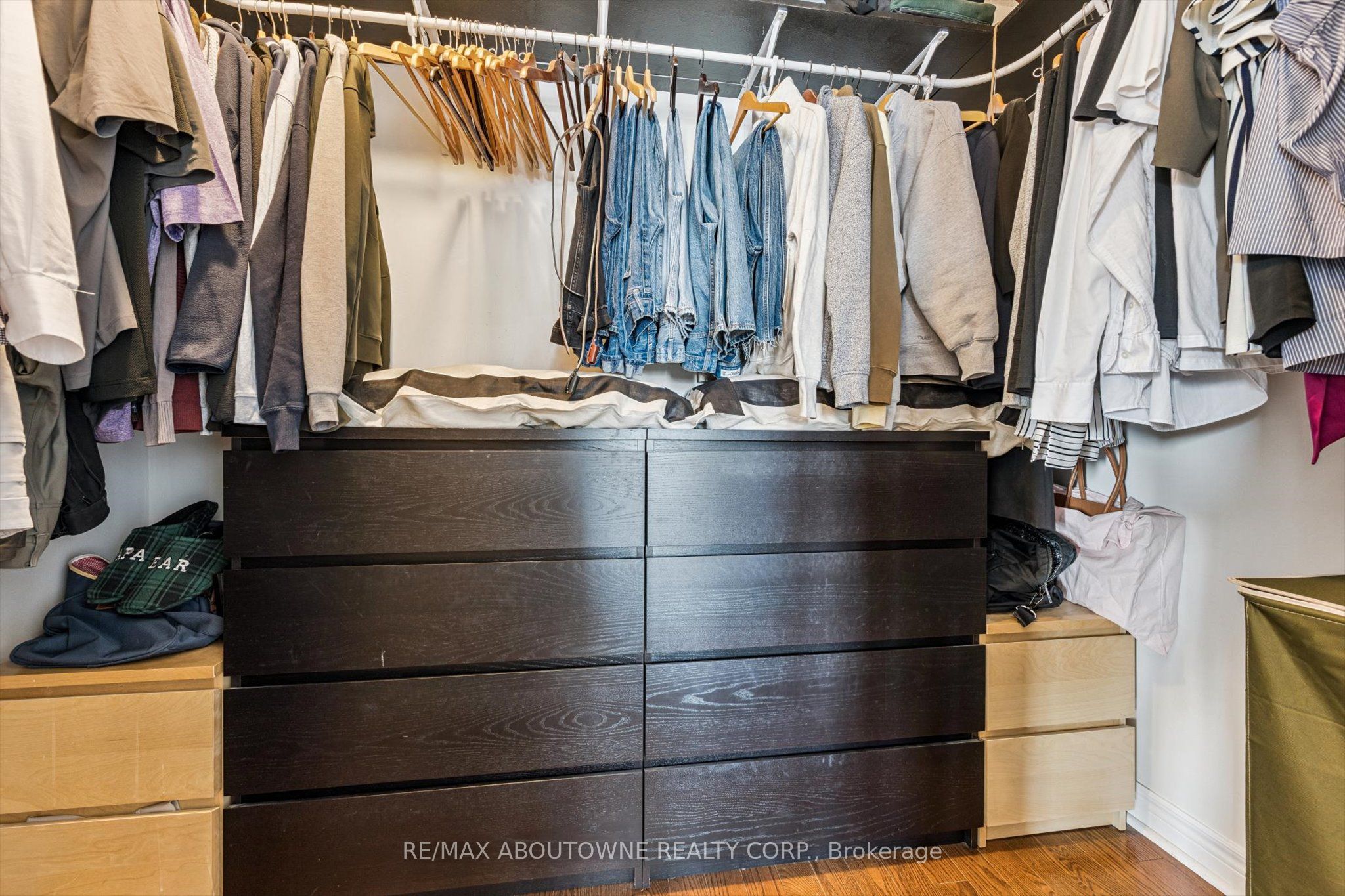 256 Lexington Road, Oakville ‣ W12903018 256 Lexington Road, Oakville ‣ W12903018