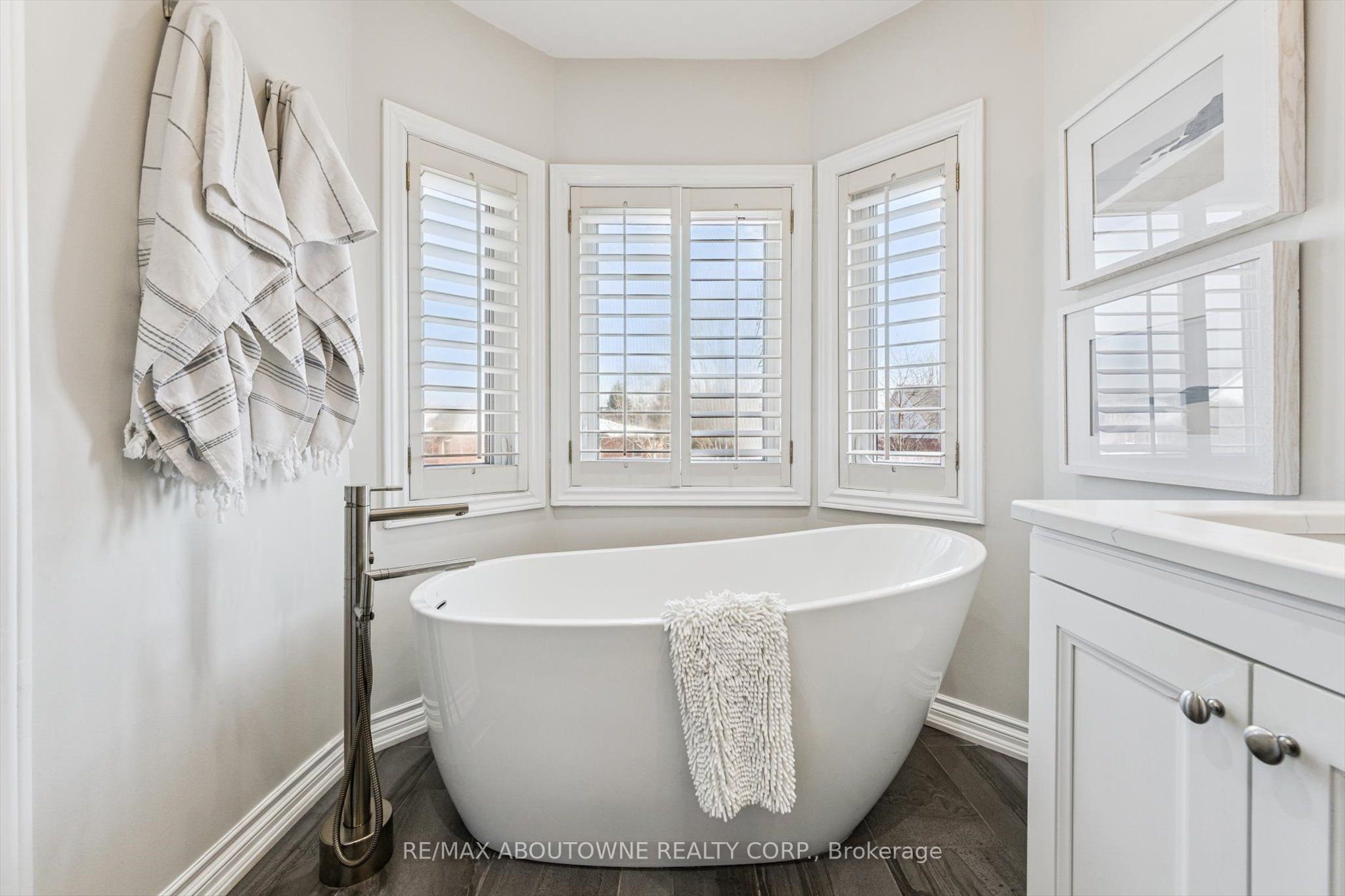 256 Lexington Road, Oakville ‣ W12903018 256 Lexington Road, Oakville ‣ W12903018