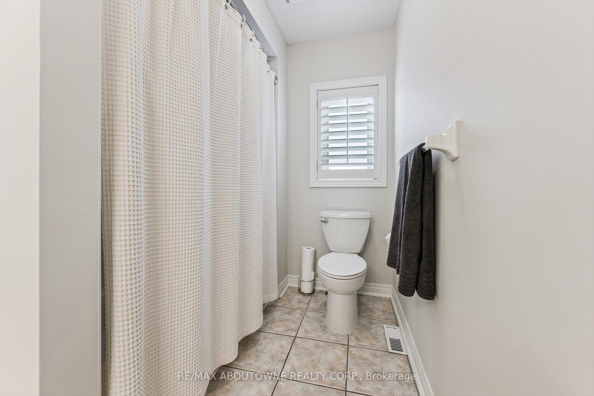 256 Lexington Road, Oakville ‣ W12903018 256 Lexington Road, Oakville ‣ W12903018