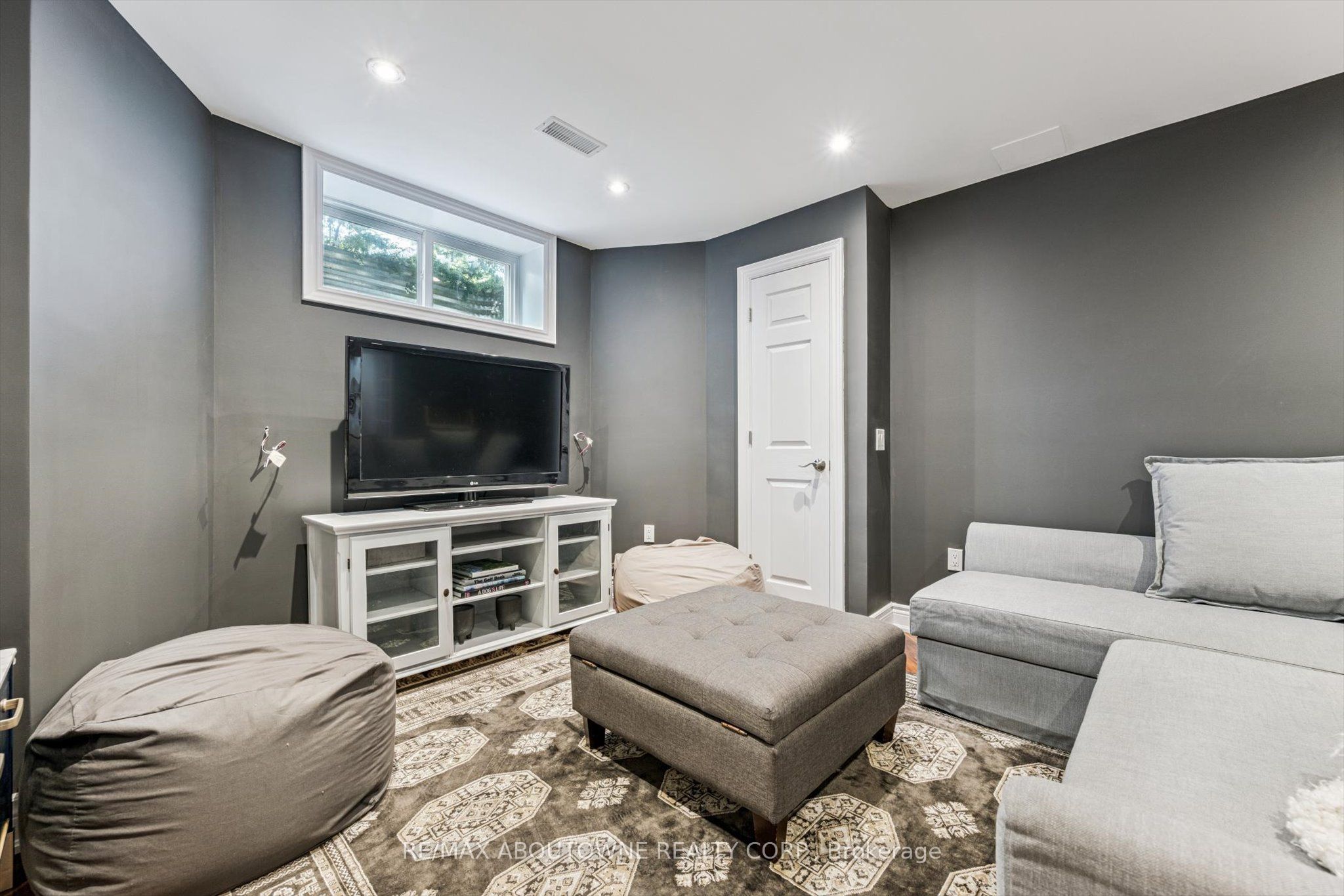 256 Lexington Road, Oakville ‣ W12903018 256 Lexington Road, Oakville ‣ W12903018