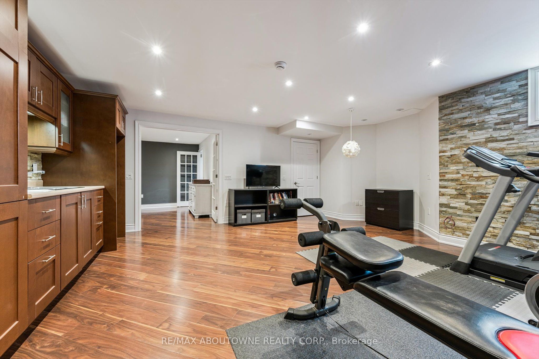 256 Lexington Road, Oakville ‣ W12903018 256 Lexington Road, Oakville ‣ W12903018