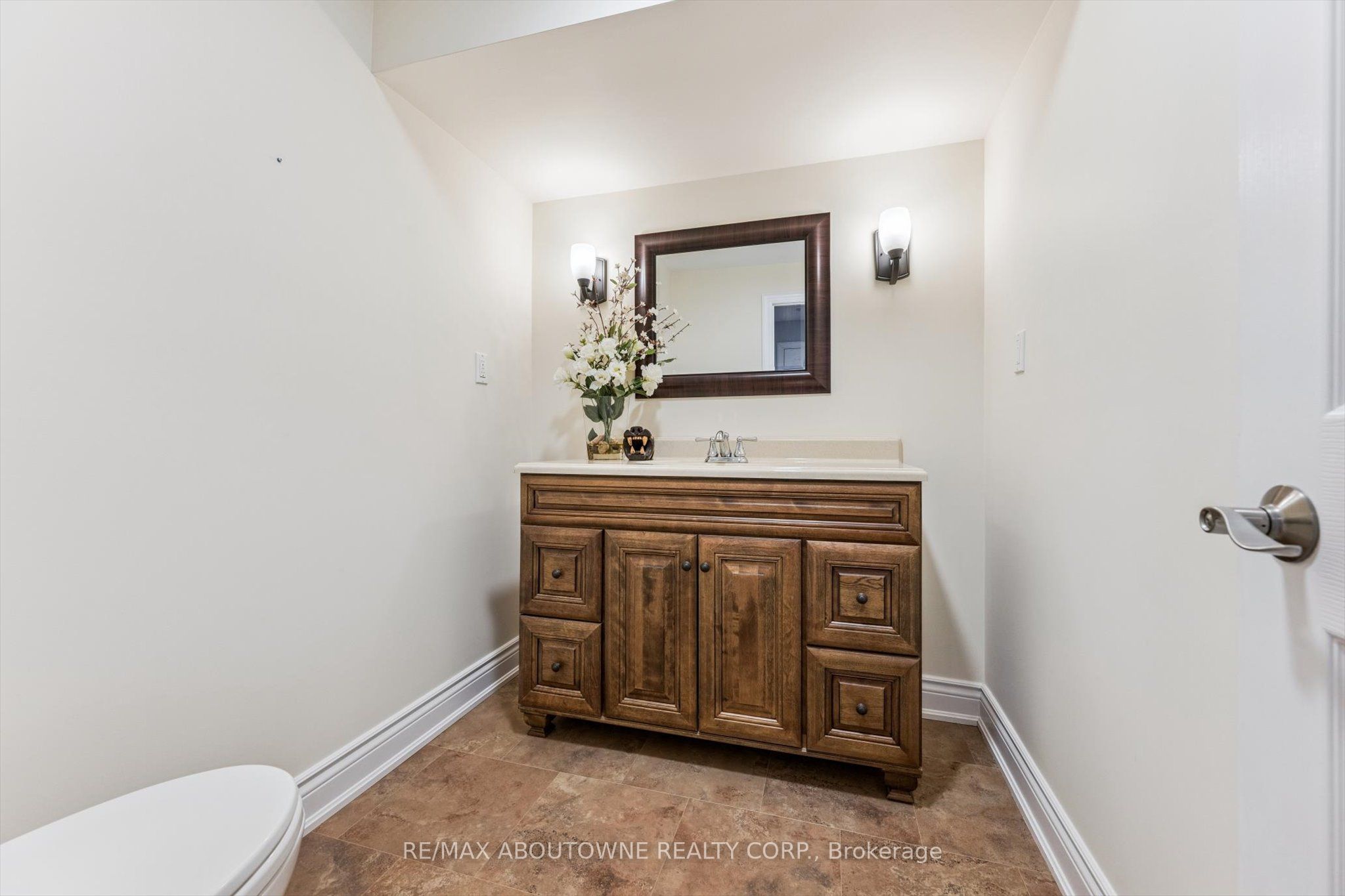 256 Lexington Road, Oakville ‣ W12903018 256 Lexington Road, Oakville ‣ W12903018