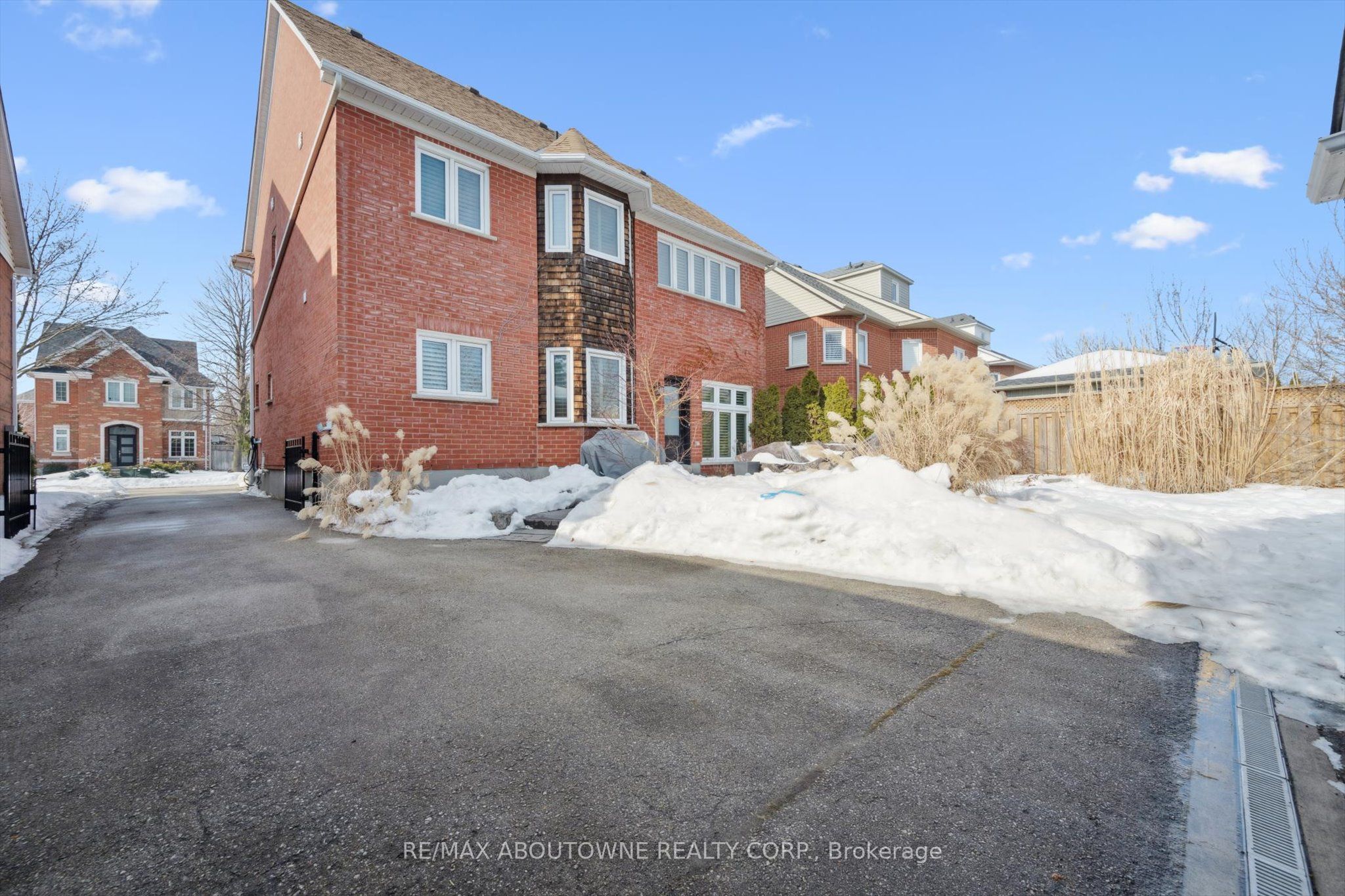 256 Lexington Road, Oakville ‣ W12903018 256 Lexington Road, Oakville ‣ W12903018