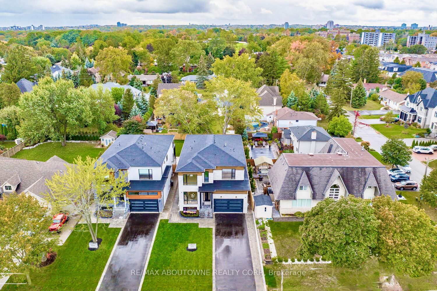 2556 Glengarry Road, Mississauga