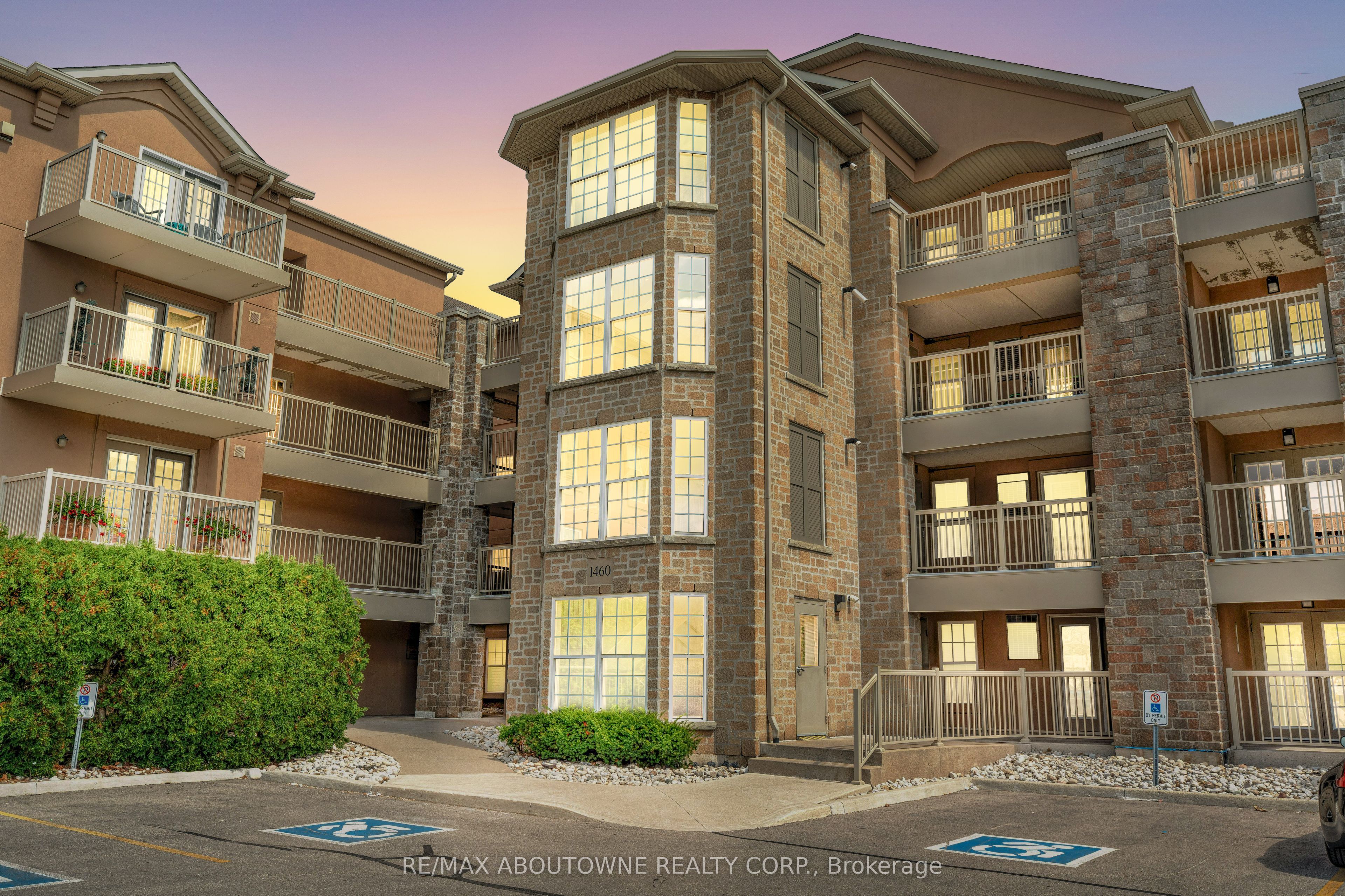 12 – 1460 Bishops Gate, Oakville