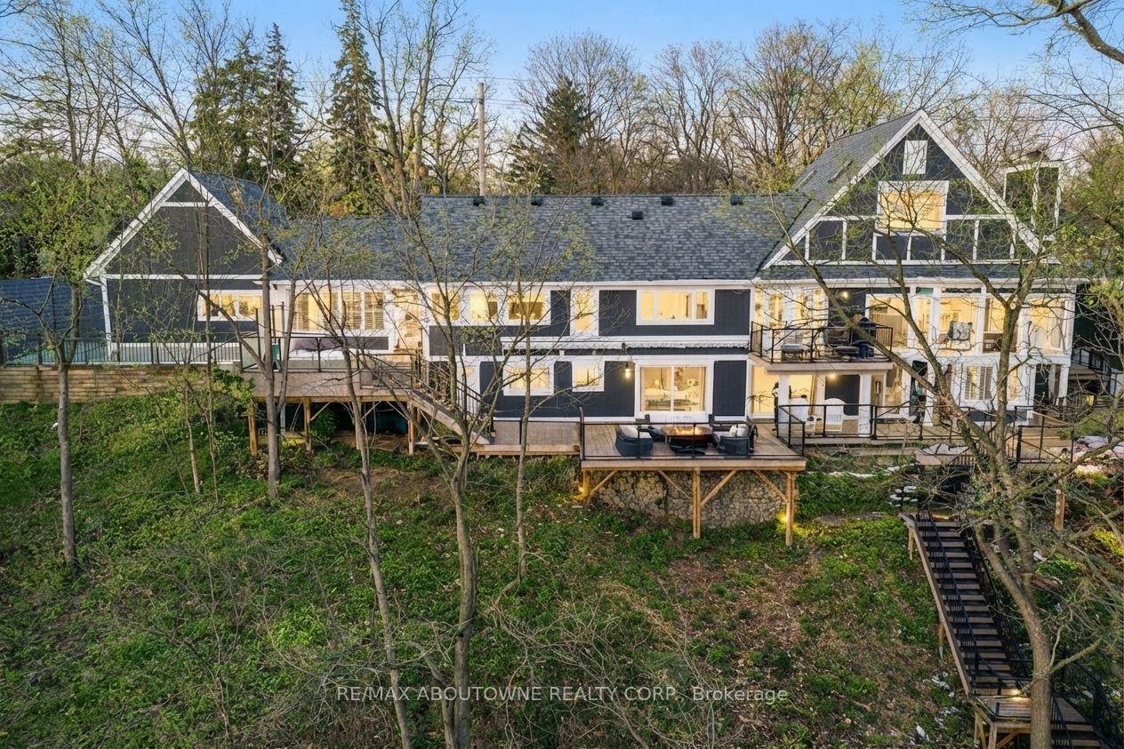 382 Trafalgar Road, Oakville