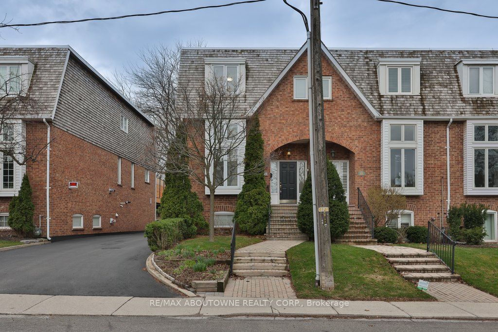86 Forsythe Street, Oakville