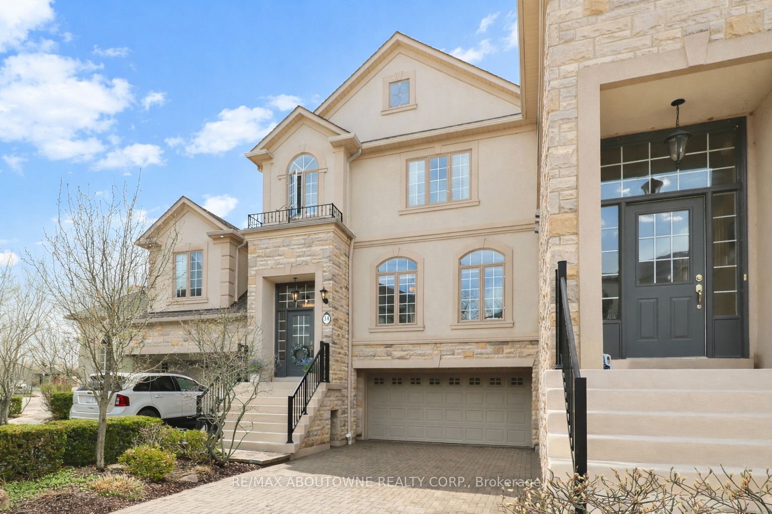 34 – 2400 Neyagawa Boulevard, Oakville