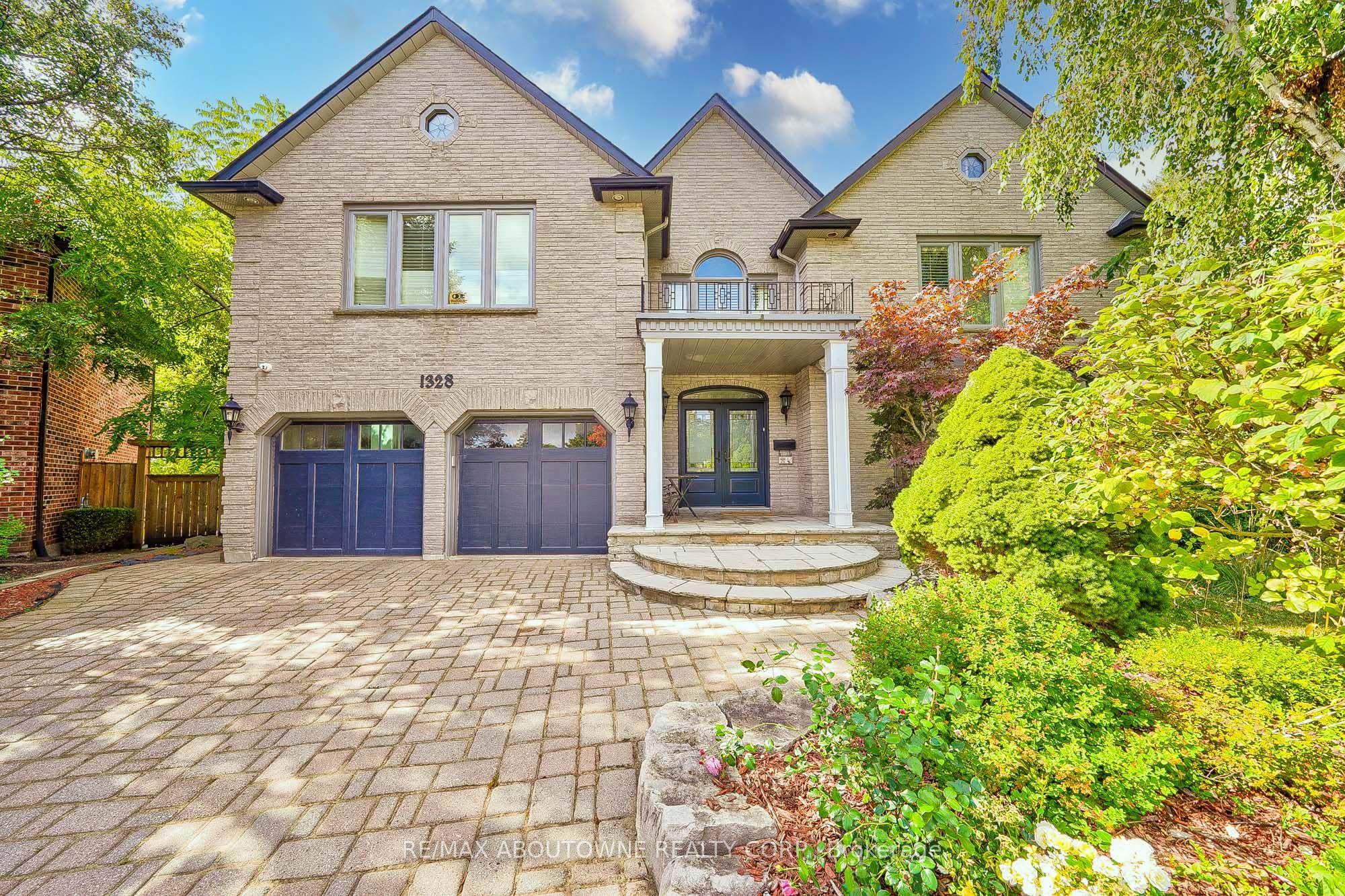 1328 King Henry Court, Oakville