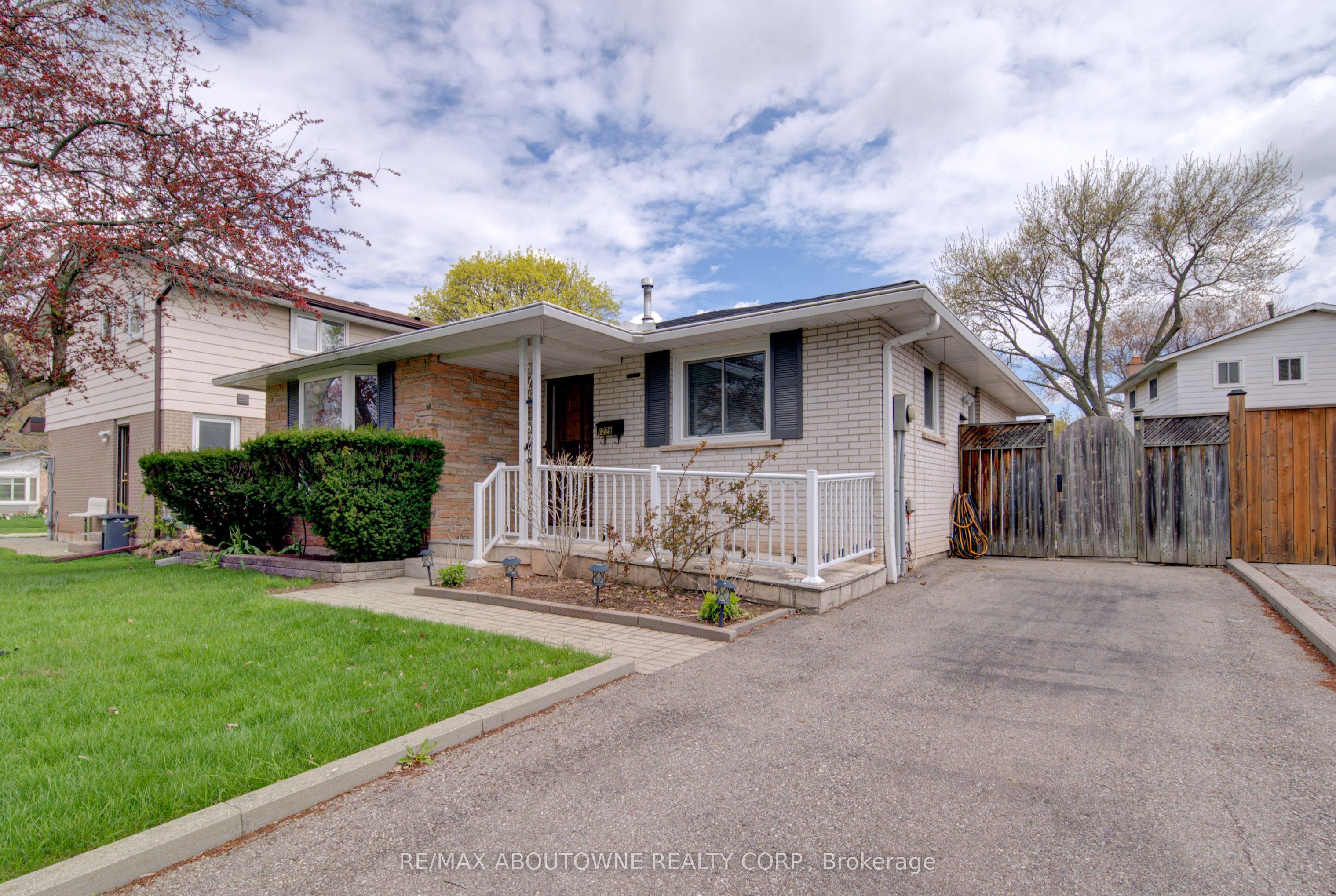 1229 Owen Court, Oakville