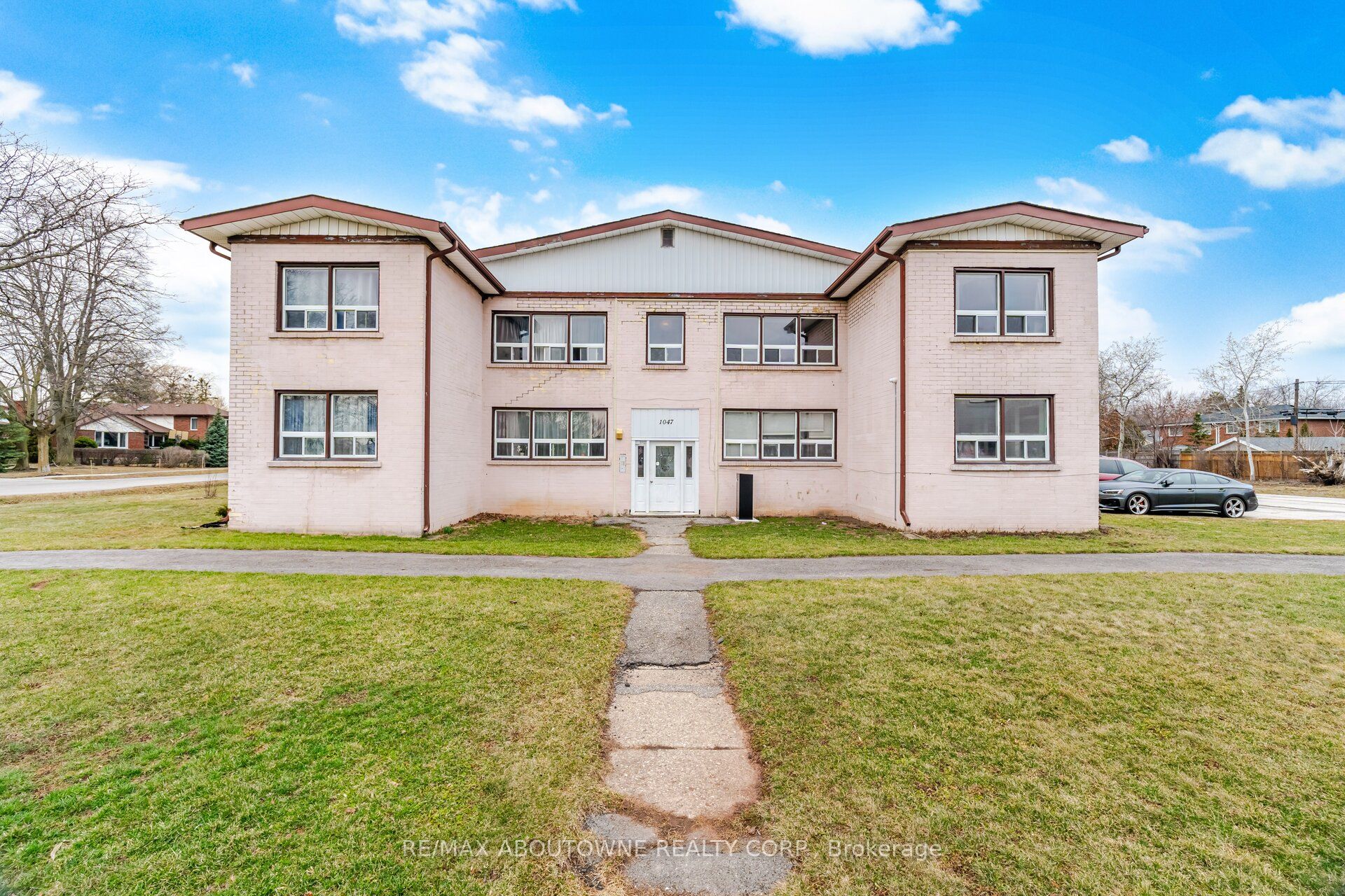 1047 Churchill Avenue, Oakville
