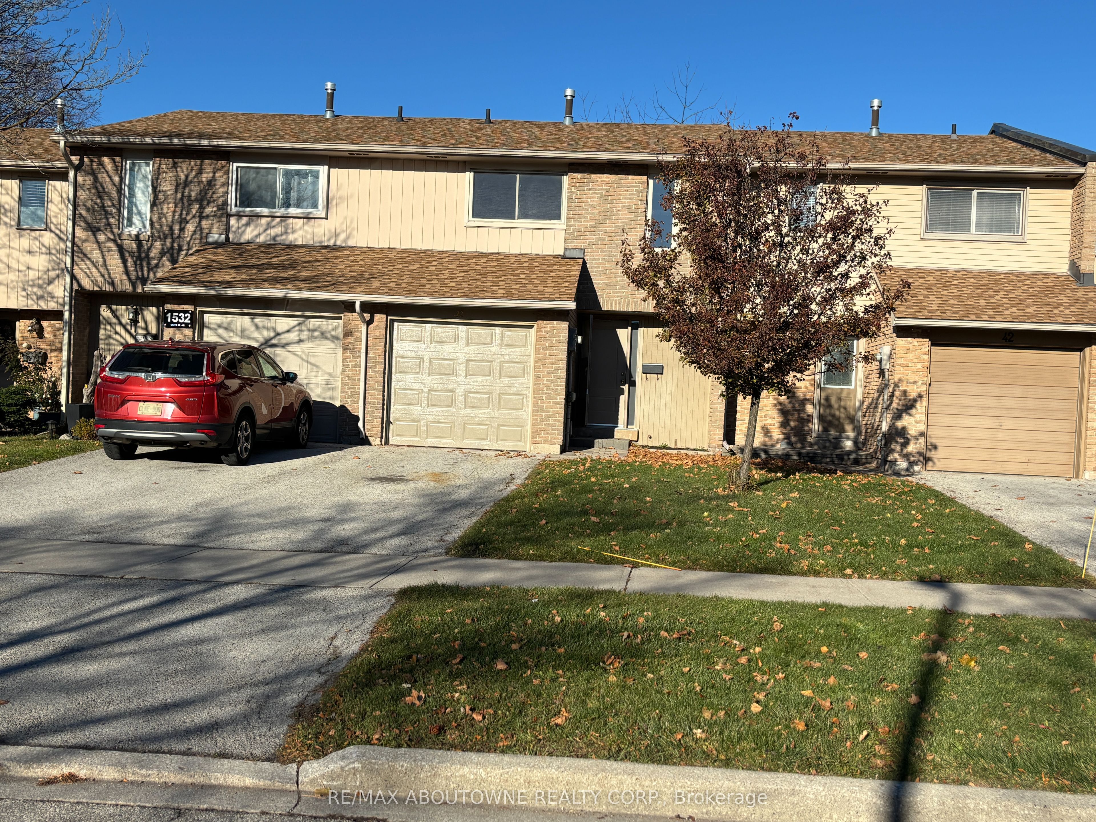 41 – 1532 Lancaster Drive, Oakville