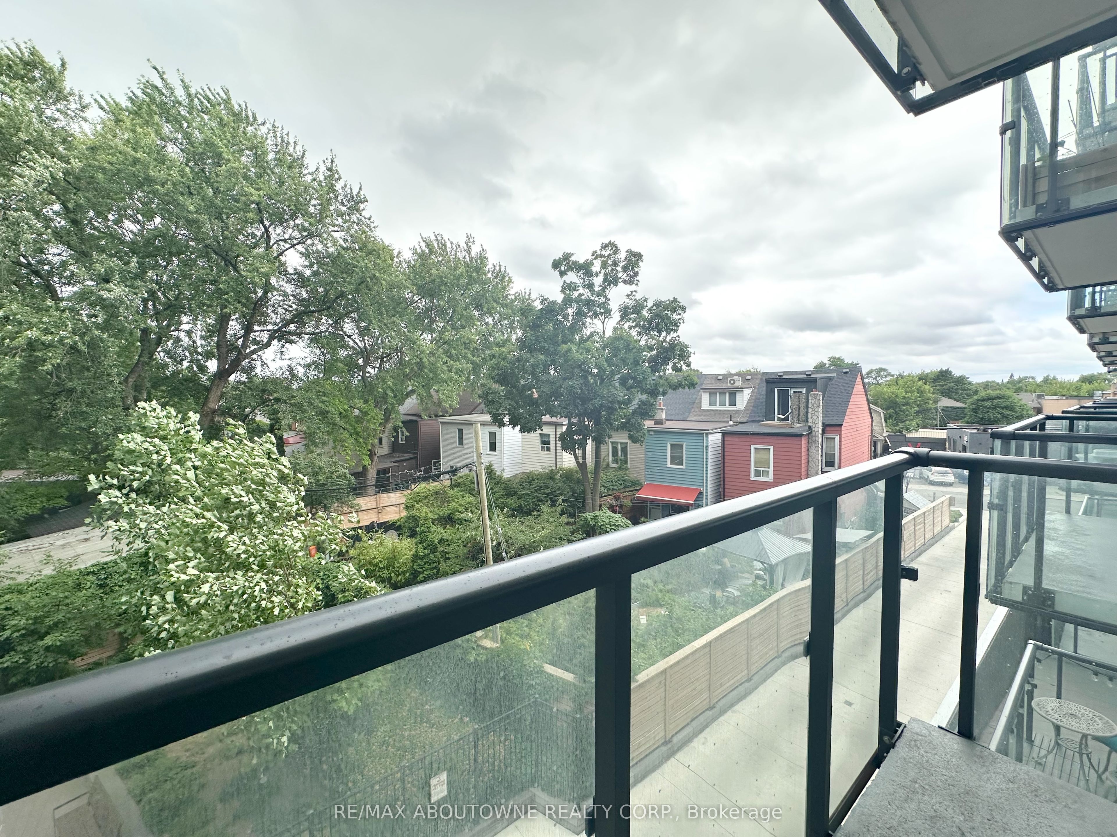 01 – 3385 Dundas Street, Toronto W02 ‣ W13120494 01 – 3385 Dundas Street, Toronto W02 ‣ W13120494