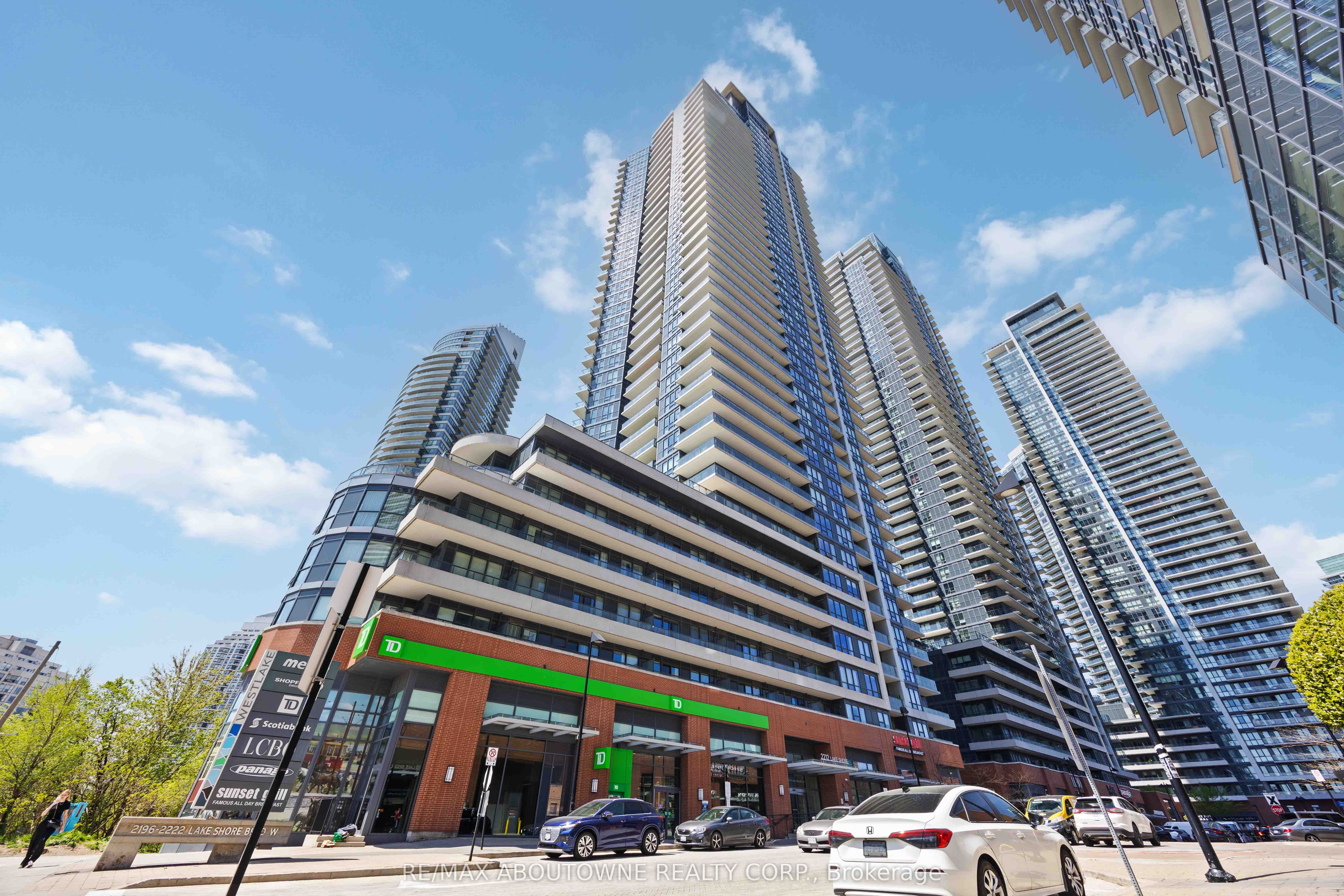 7 – 2212 Lake Shore Boulevard, Toronto W06