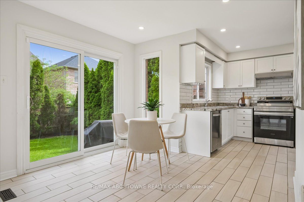 1493 Derby County Crescent, Oakville ‣ W13162050 1493 Derby County Crescent, Oakville ‣ W13162050
