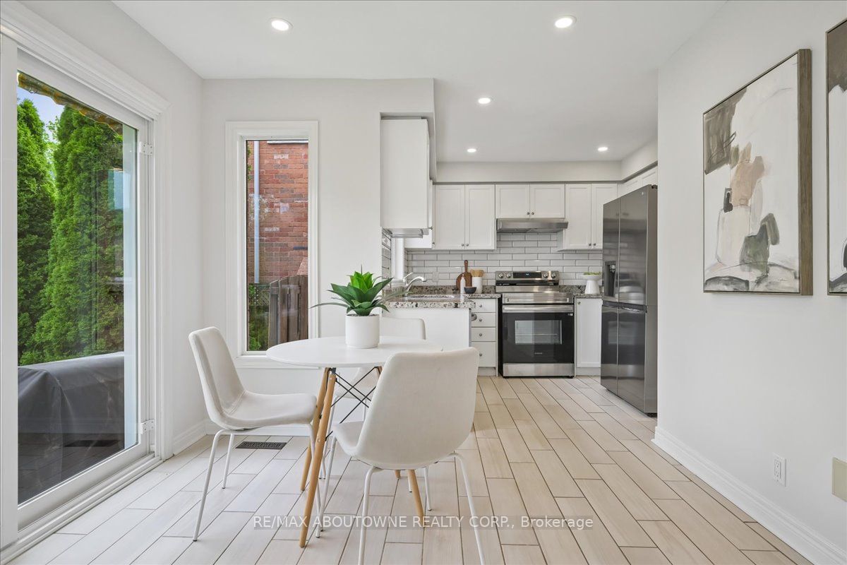 1493 Derby County Crescent, Oakville ‣ W13162050 1493 Derby County Crescent, Oakville ‣ W13162050