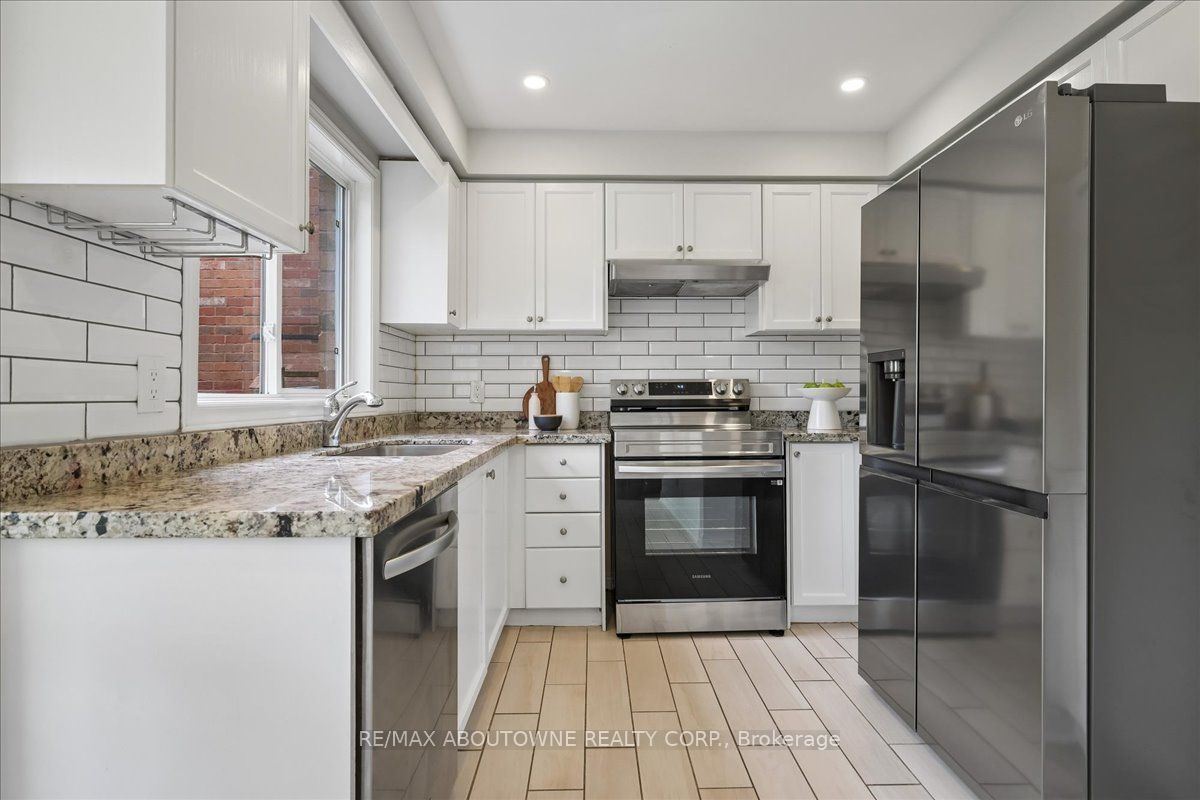 1493 Derby County Crescent, Oakville ‣ W13162050 1493 Derby County Crescent, Oakville ‣ W13162050