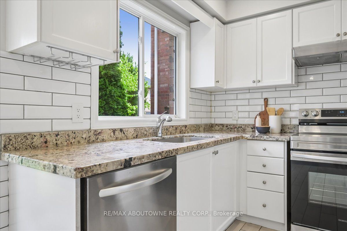 1493 Derby County Crescent, Oakville ‣ W13162050 1493 Derby County Crescent, Oakville ‣ W13162050