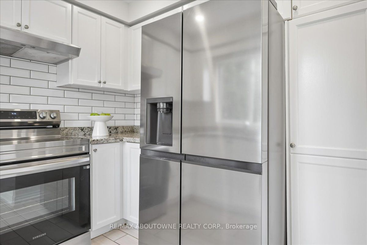 1493 Derby County Crescent, Oakville ‣ W13162050 1493 Derby County Crescent, Oakville ‣ W13162050
