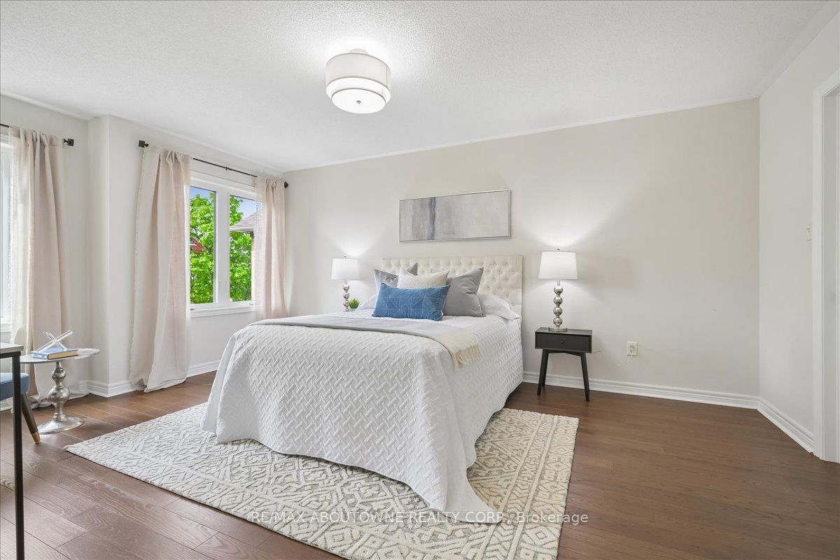 1493 Derby County Crescent, Oakville ‣ W13162050 1493 Derby County Crescent, Oakville ‣ W13162050