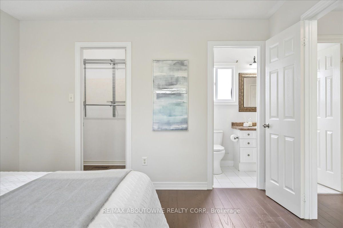 1493 Derby County Crescent, Oakville ‣ W13162050 1493 Derby County Crescent, Oakville ‣ W13162050