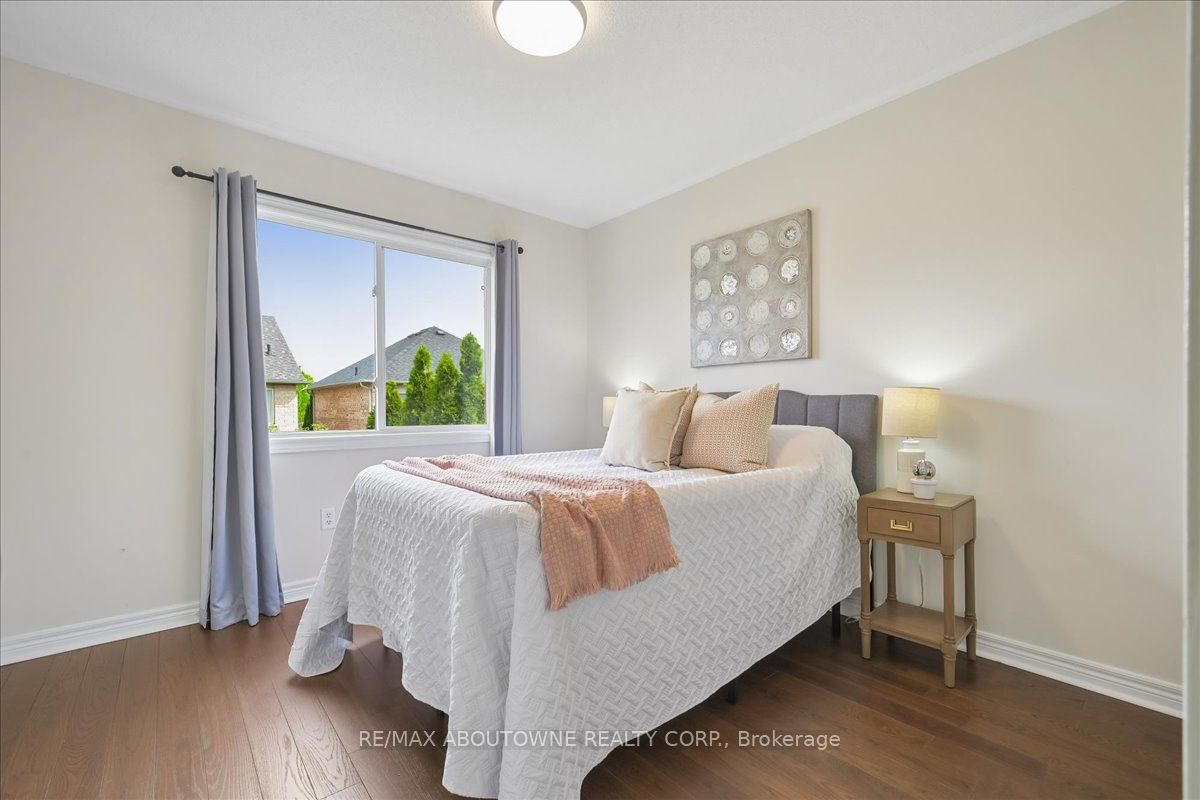 1493 Derby County Crescent, Oakville ‣ W13162050 1493 Derby County Crescent, Oakville ‣ W13162050