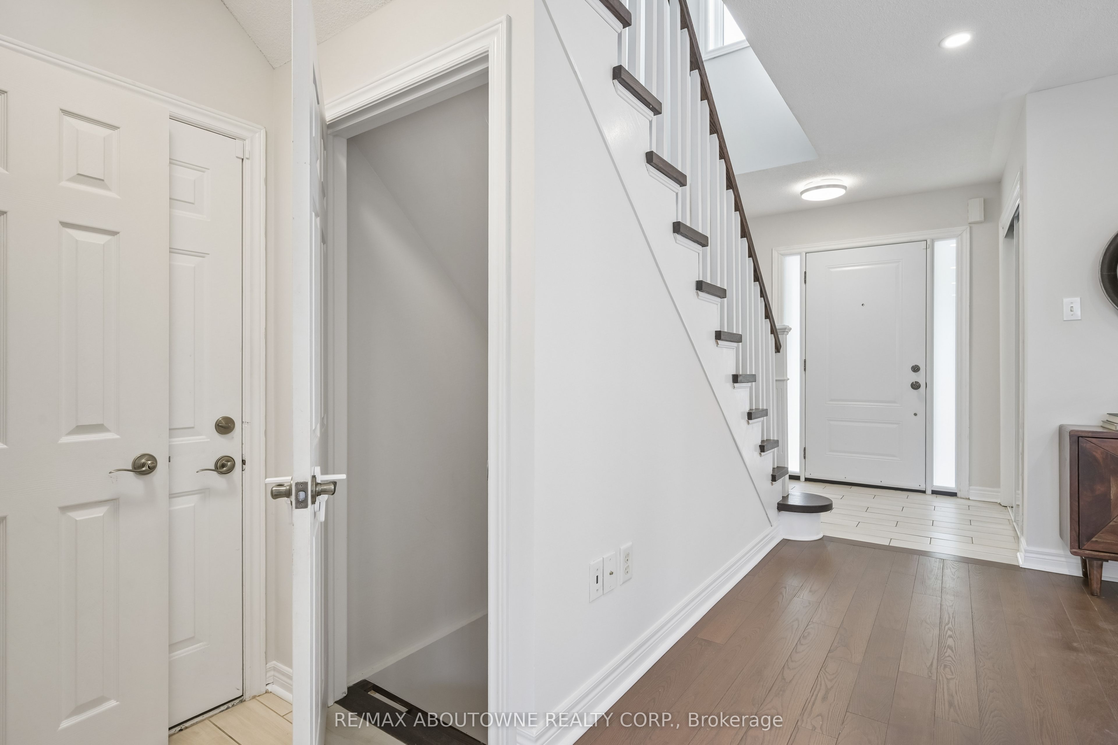 1493 Derby County Crescent, Oakville ‣ W13162050 1493 Derby County Crescent, Oakville ‣ W13162050