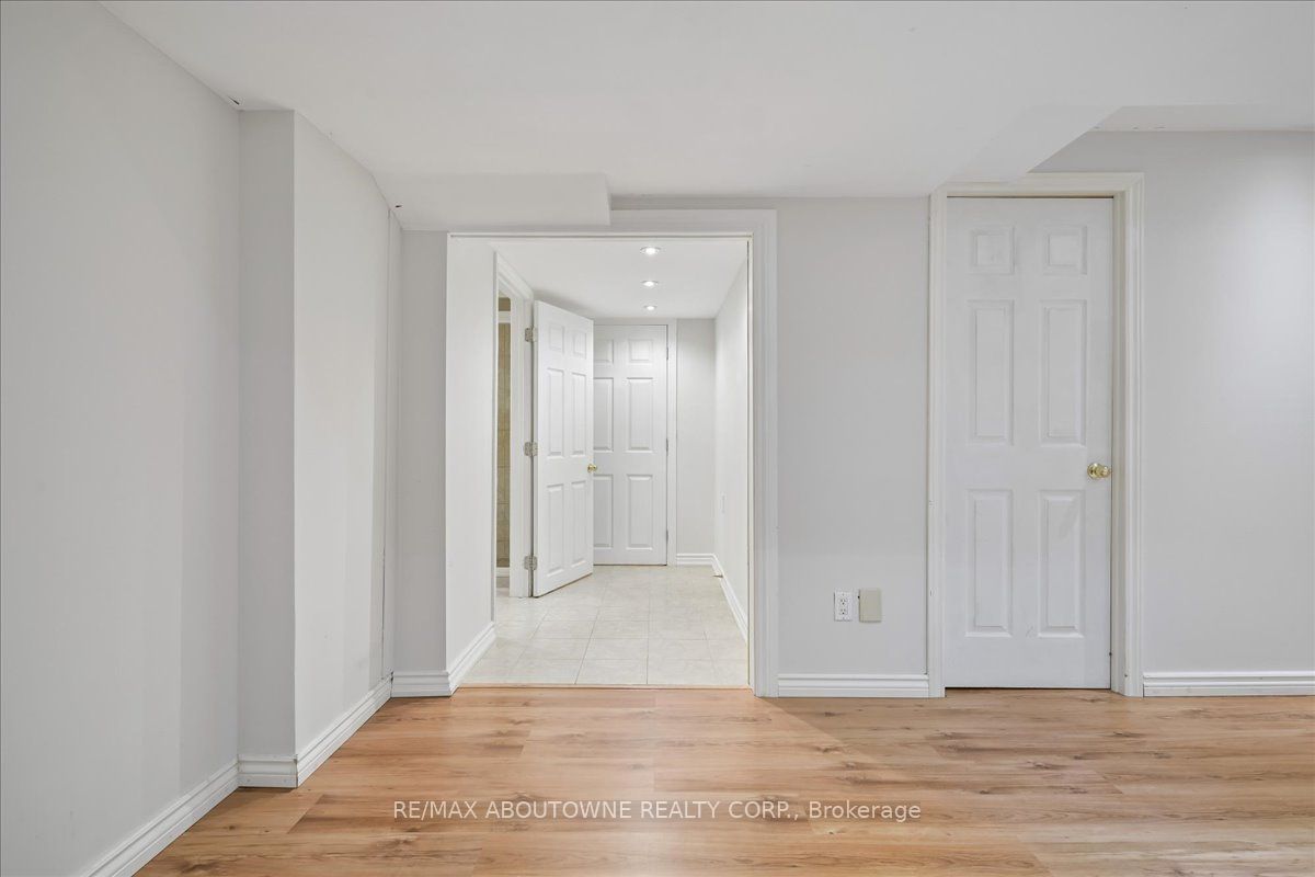 1493 Derby County Crescent, Oakville ‣ W13162050 1493 Derby County Crescent, Oakville ‣ W13162050