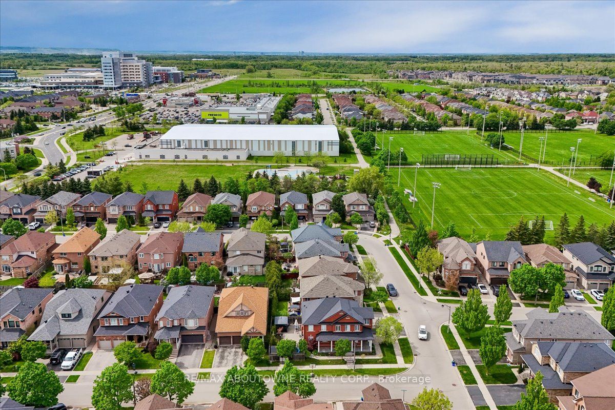 1493 Derby County Crescent, Oakville ‣ W13162050 1493 Derby County Crescent, Oakville ‣ W13162050