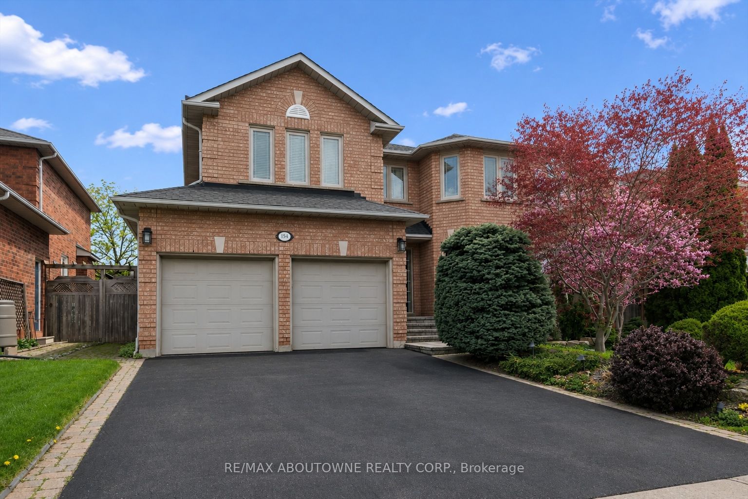 154 Howell Road, Oakville ‣ W13175470 154 Howell Road, Oakville ‣ W13175470