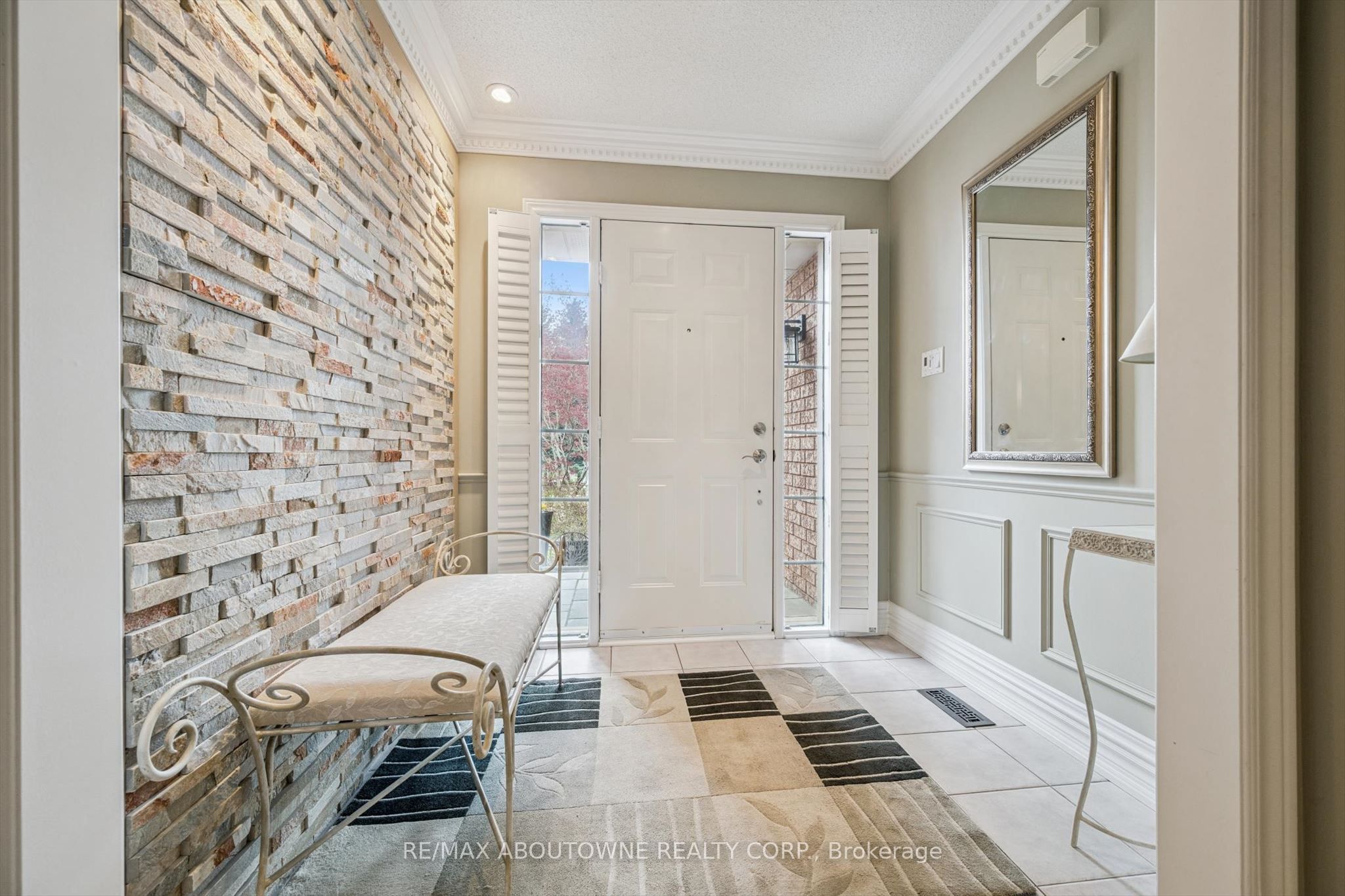 154 Howell Road, Oakville ‣ W13175470 154 Howell Road, Oakville ‣ W13175470