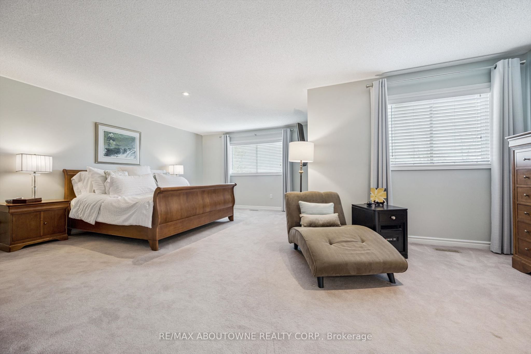 154 Howell Road, Oakville ‣ W13175470 154 Howell Road, Oakville ‣ W13175470