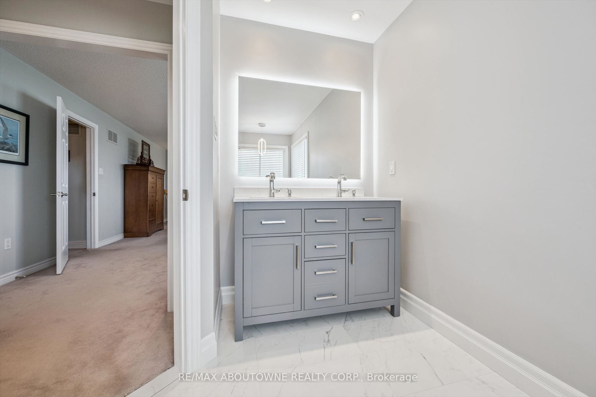 154 Howell Road, Oakville ‣ W13175470 154 Howell Road, Oakville ‣ W13175470
